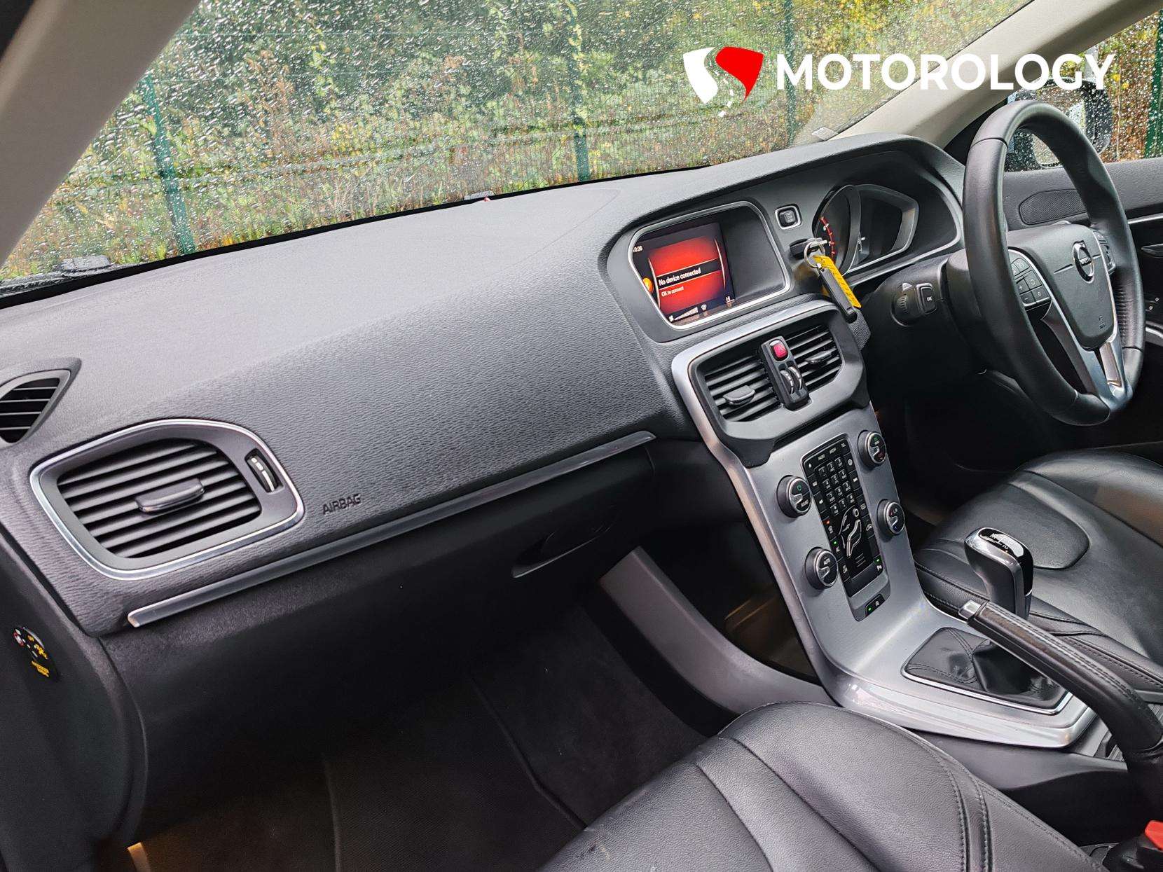 2018 VOLVO V40 2018 VOLVO V40