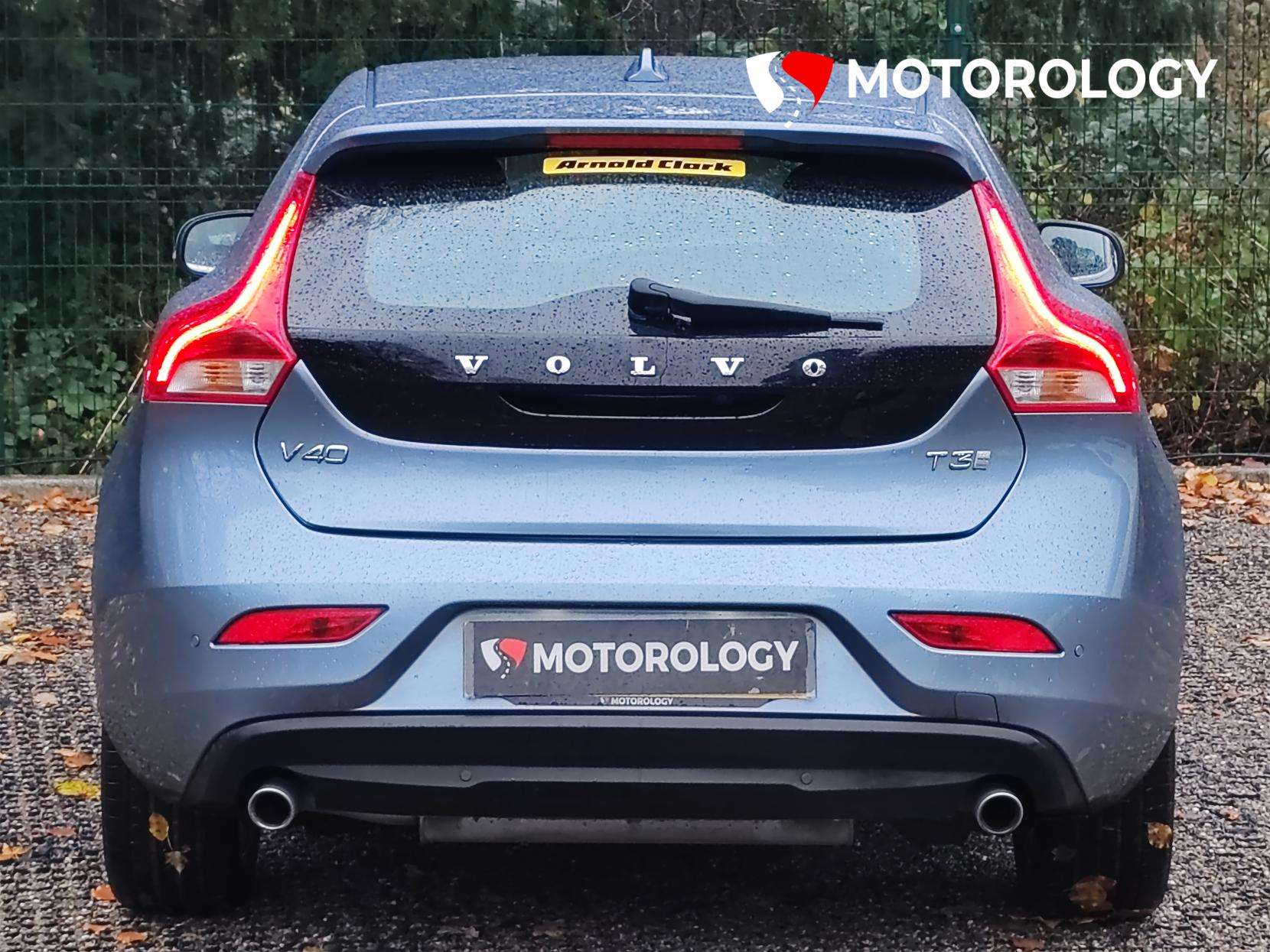 2018 VOLVO V40 2018 VOLVO V40