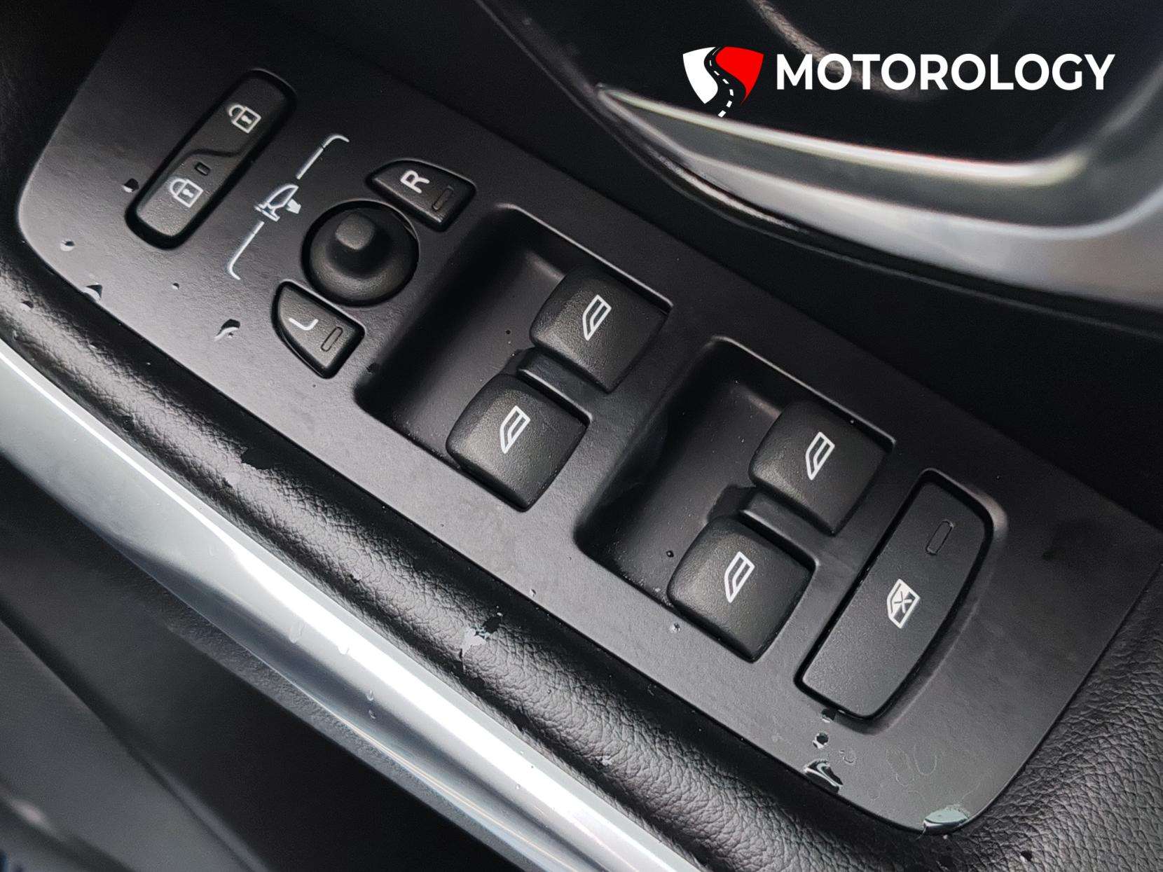 2018 VOLVO V40 2018 VOLVO V40