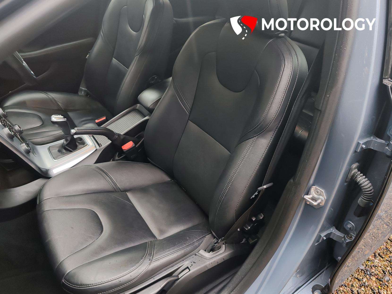 2018 VOLVO V40 2018 VOLVO V40