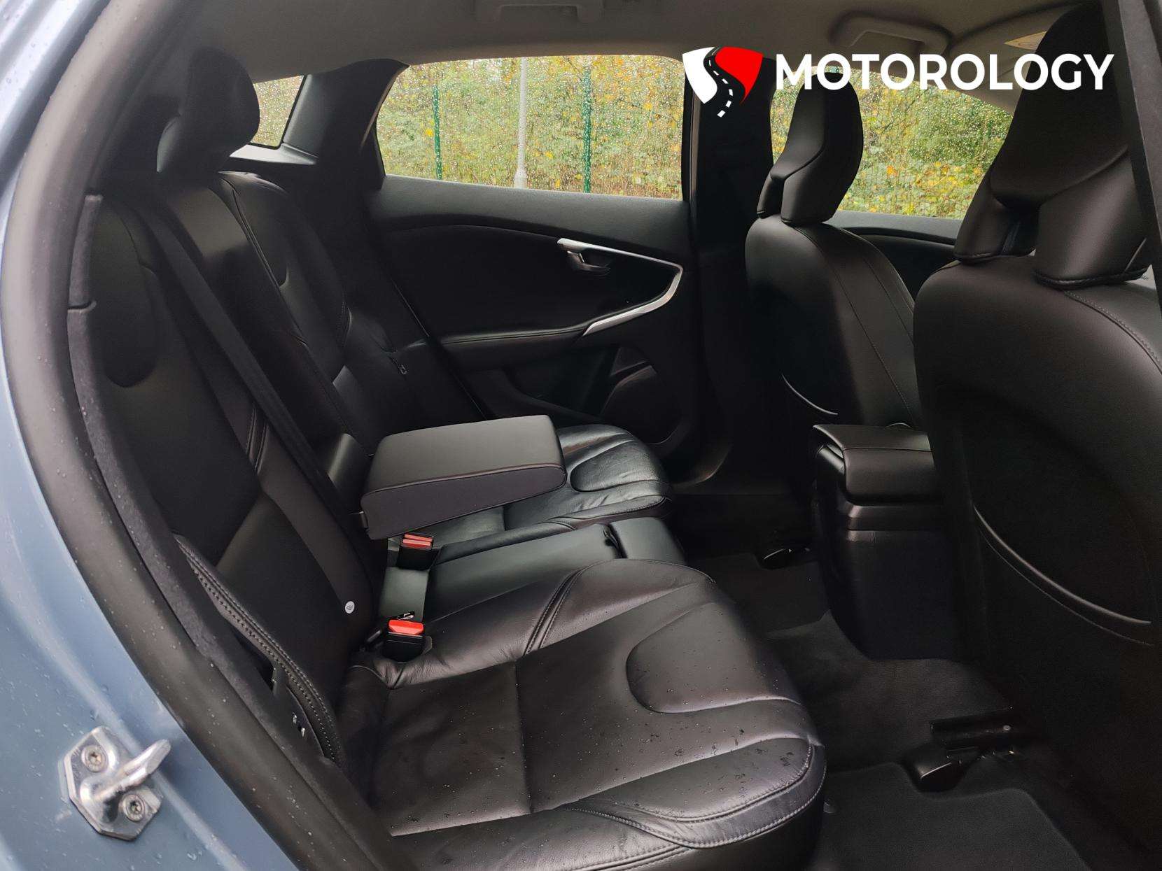 2018 VOLVO V40 2018 VOLVO V40