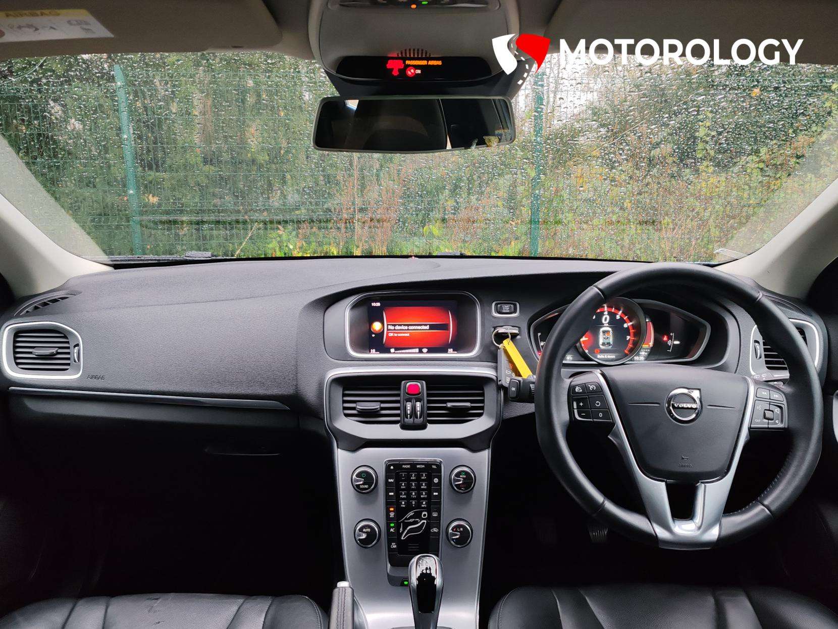 2018 VOLVO V40 2018 VOLVO V40