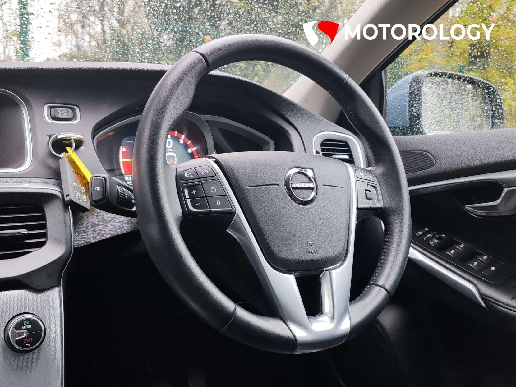 2018 VOLVO V40 2018 VOLVO V40