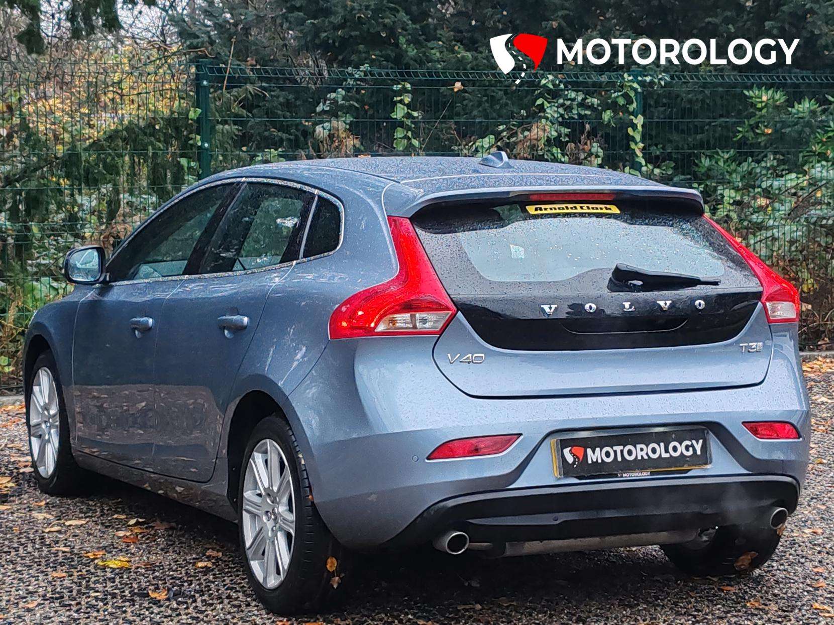 2018 VOLVO V40 2018 VOLVO V40