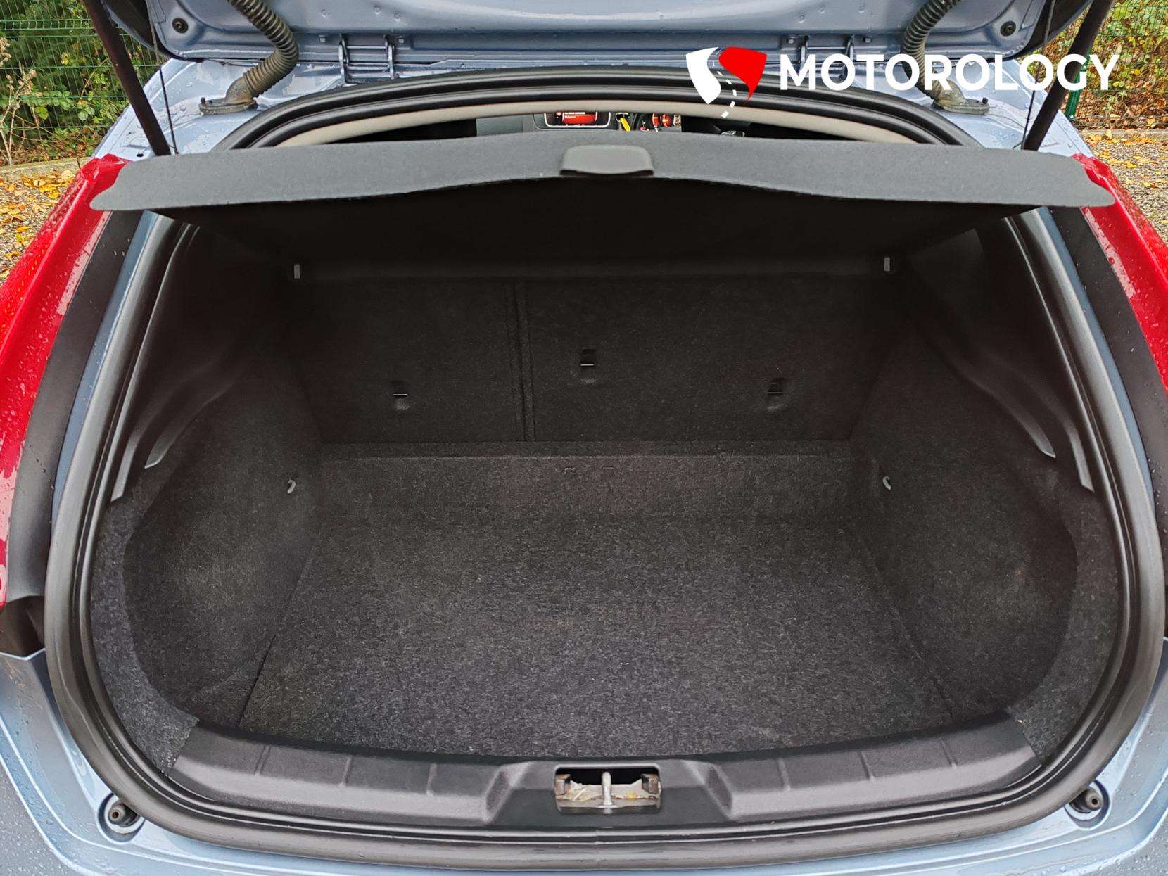 2018 VOLVO V40 2018 VOLVO V40