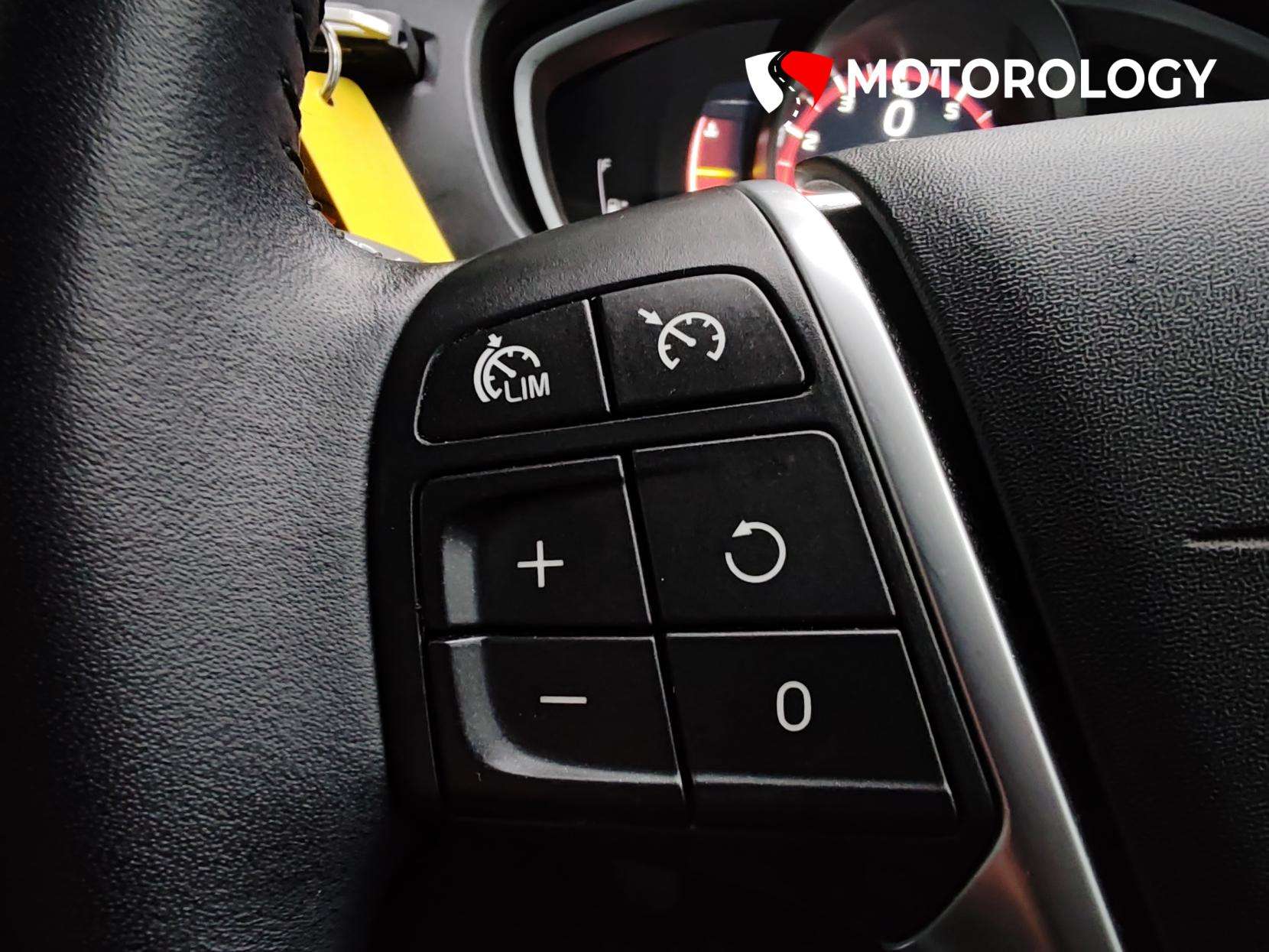 2018 VOLVO V40 2018 VOLVO V40