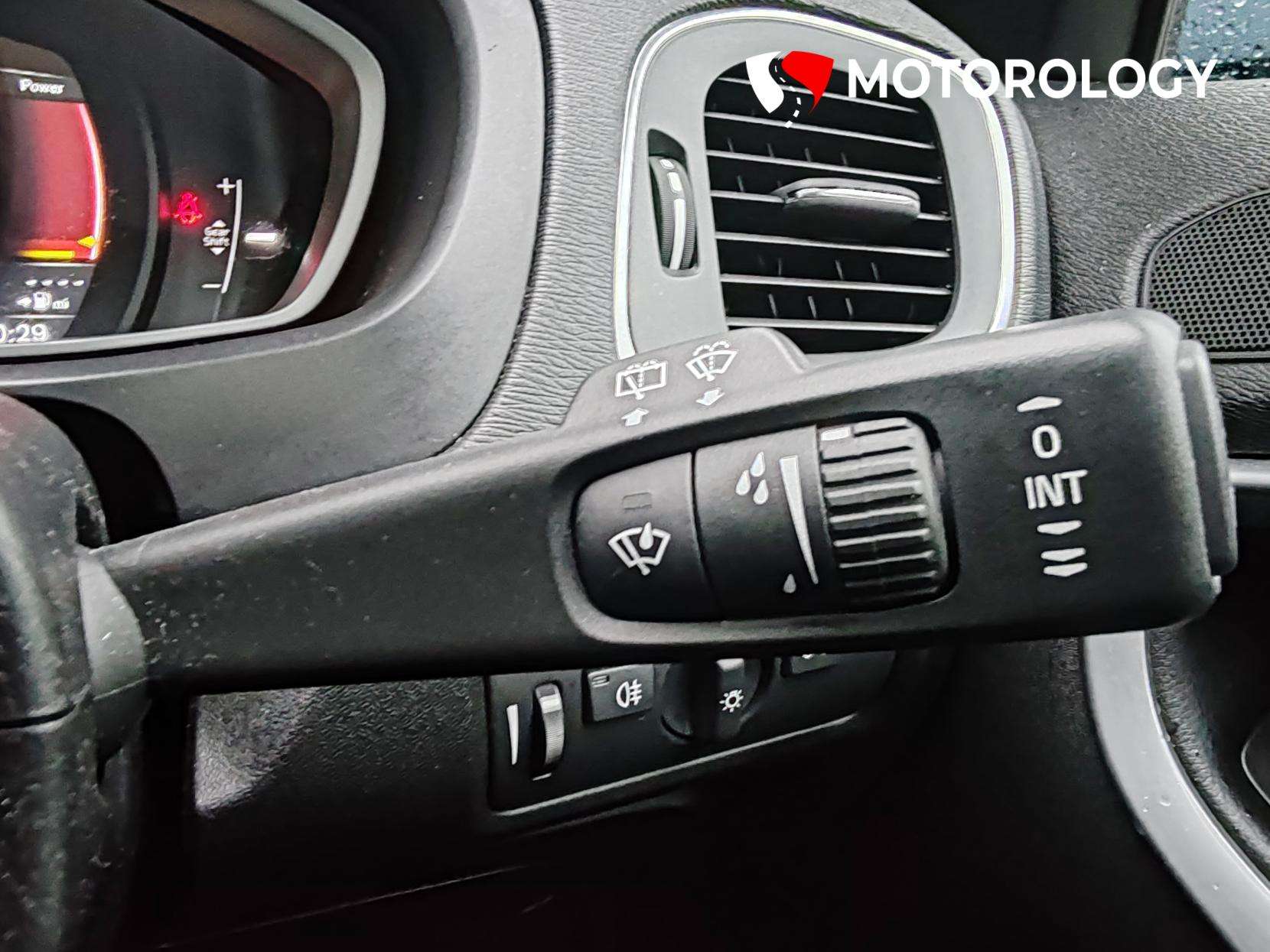 2018 VOLVO V40 2018 VOLVO V40