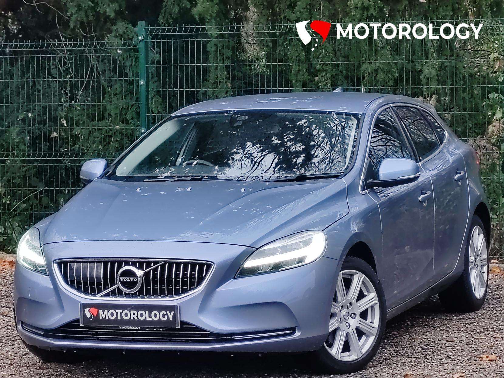 2018 VOLVO V40 2018 VOLVO V40