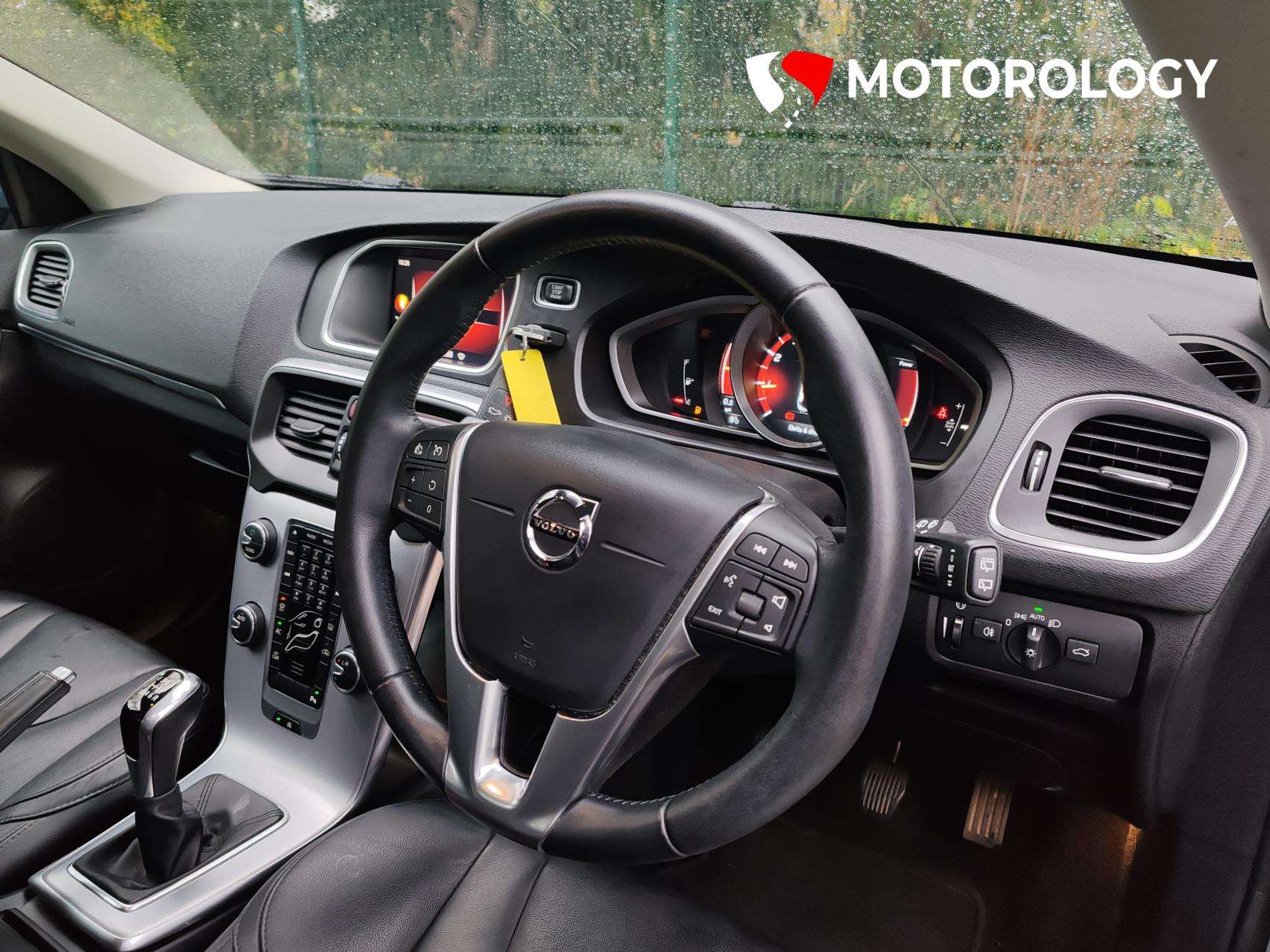 2018 VOLVO V40 2018 VOLVO V40