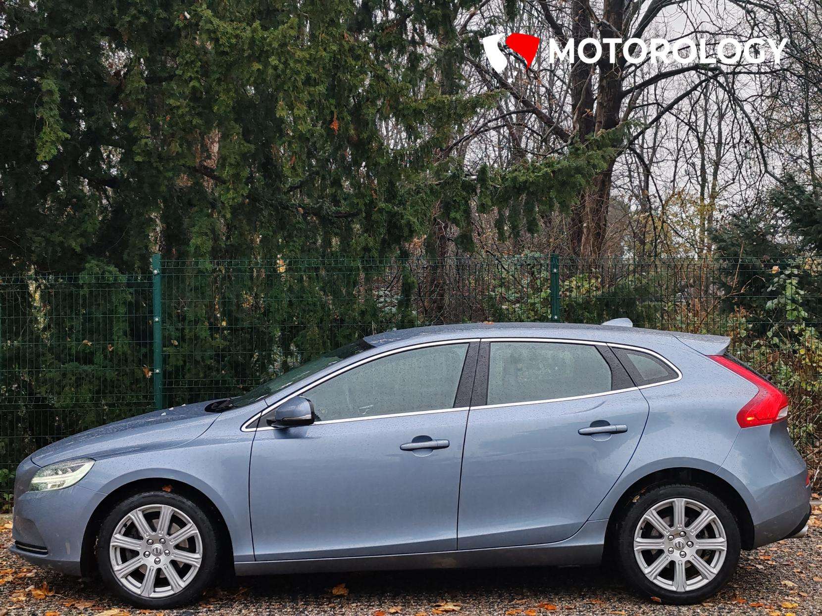 2018 VOLVO V40 2018 VOLVO V40