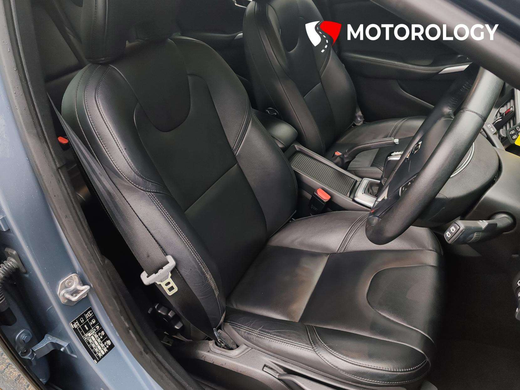 2018 VOLVO V40 2018 VOLVO V40