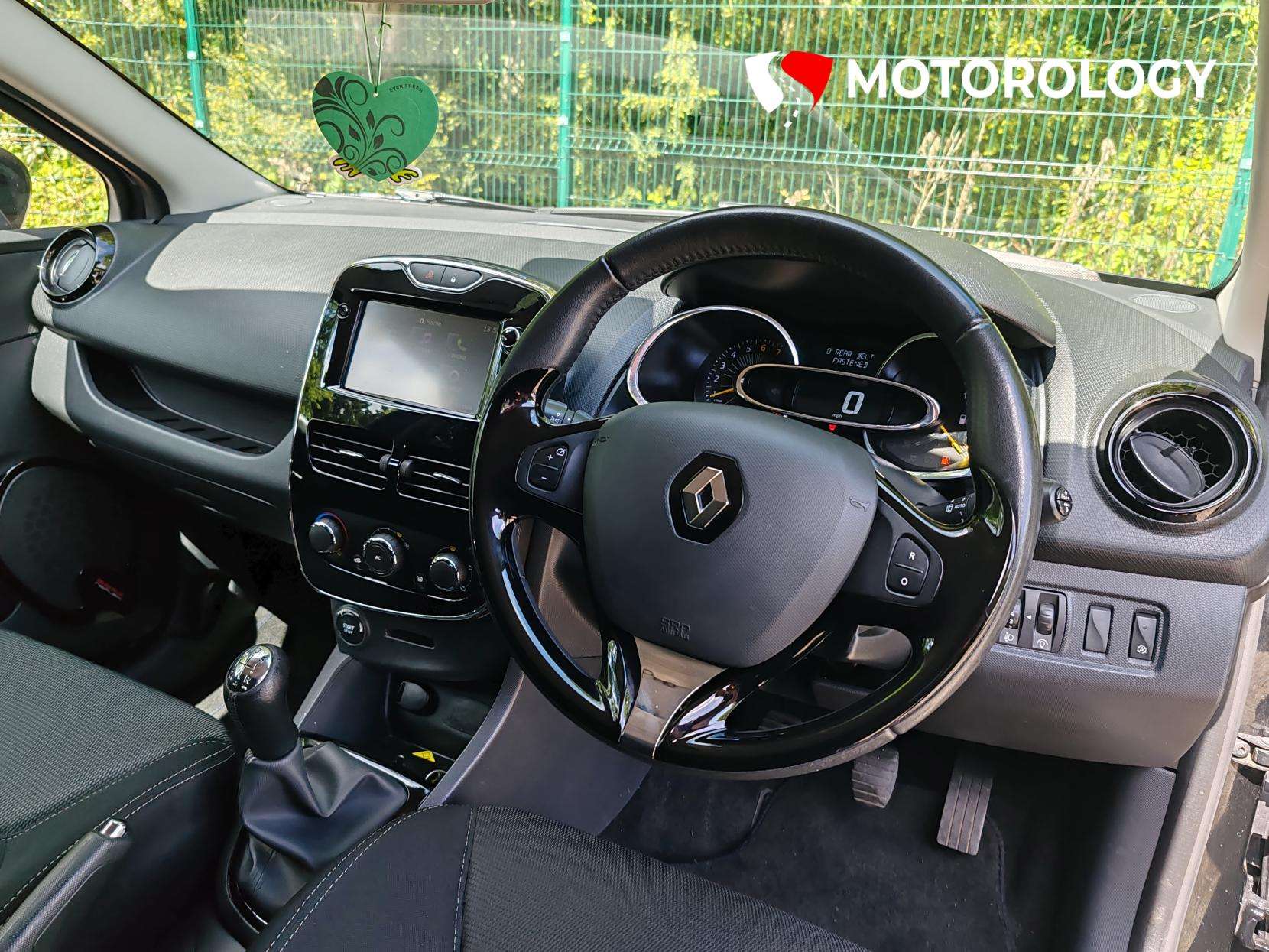 A 2014 RENAULT CLIO 0.9 TCe Dynamique MediaNav Hatchback 5dr Petrol Manual Euro 5 (s/s) (90 ps) A 2014 RENAULT CLIO 0.9 TCe Dynamique MediaNav Hatchback 5dr Petrol Manual Euro 5 (s/s) (90 ps)