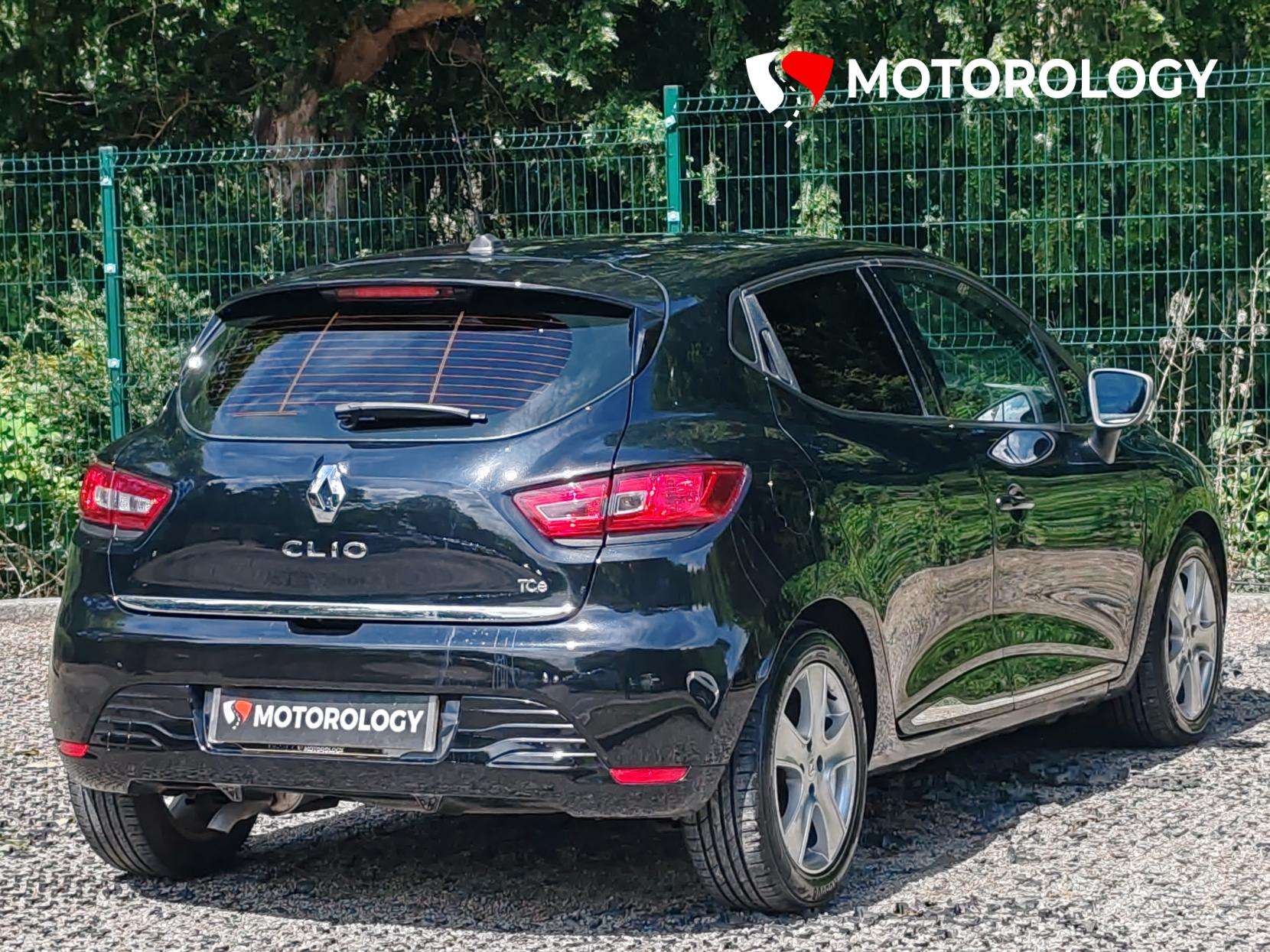 A 2014 RENAULT CLIO 0.9 TCe Dynamique MediaNav Hatchback 5dr Petrol Manual Euro 5 (s/s) (90 ps) A 2014 RENAULT CLIO 0.9 TCe Dynamique MediaNav Hatchback 5dr Petrol Manual Euro 5 (s/s) (90 ps)