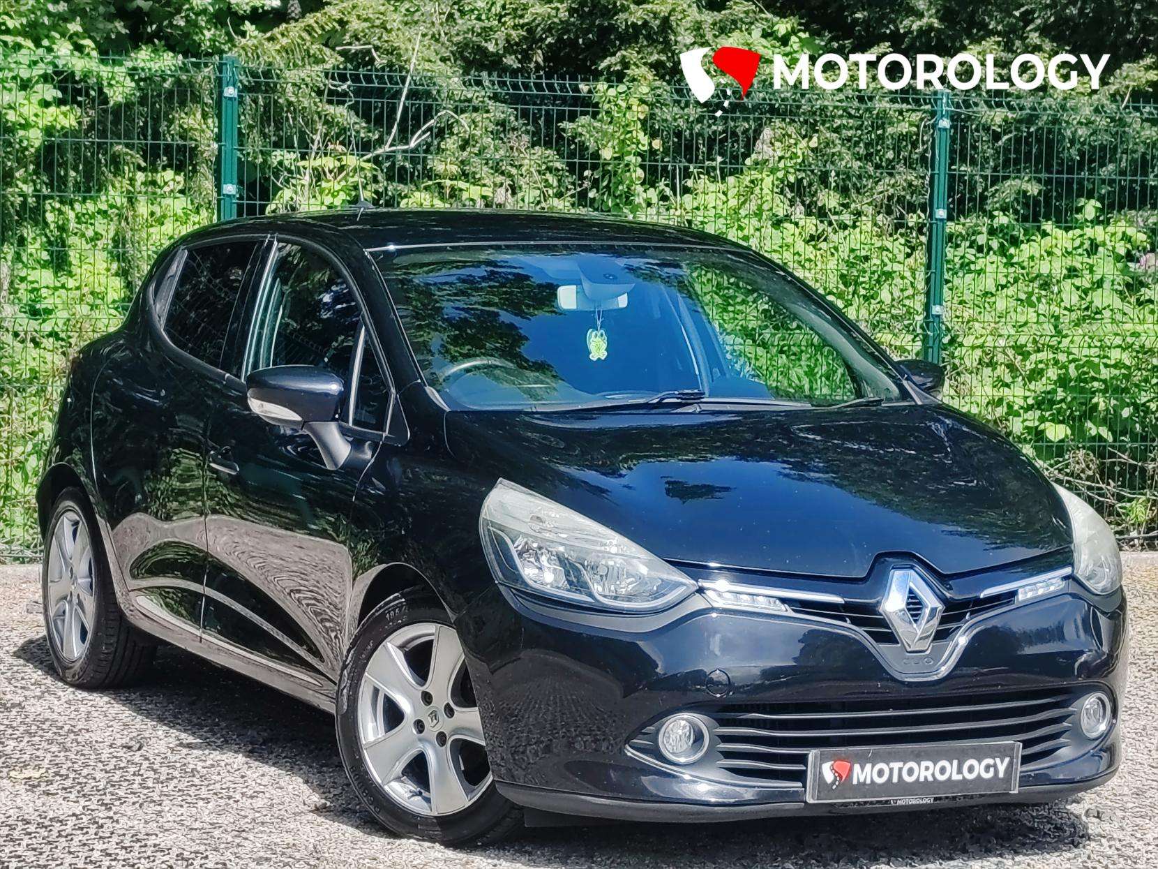 A 2014 RENAULT CLIO 0.9 TCe Dynamique MediaNav Hatchback 5dr Petrol Manual Euro 5 (s/s) (90 ps) A 2014 RENAULT CLIO 0.9 TCe Dynamique MediaNav Hatchback 5dr Petrol Manual Euro 5 (s/s) (90 ps)