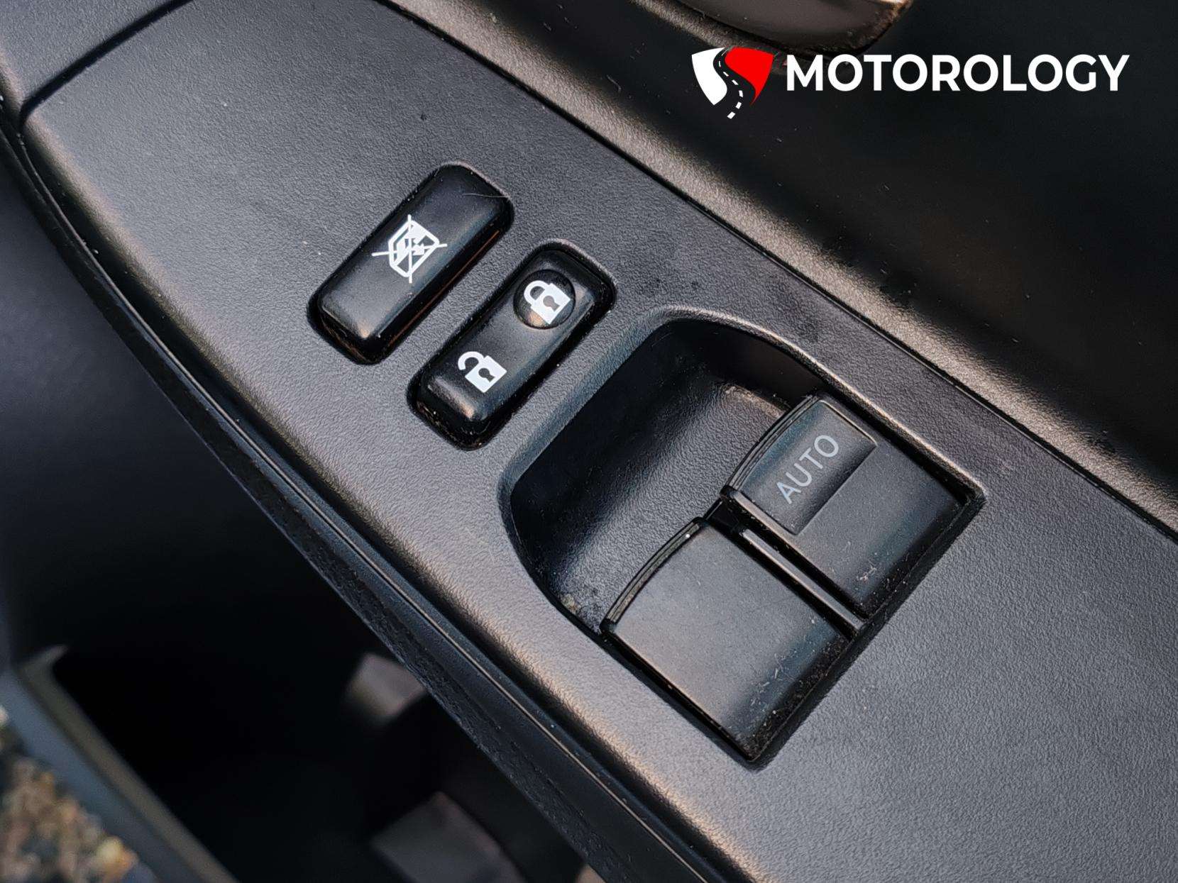 2016 TOYOTA YARIS 2016 TOYOTA YARIS