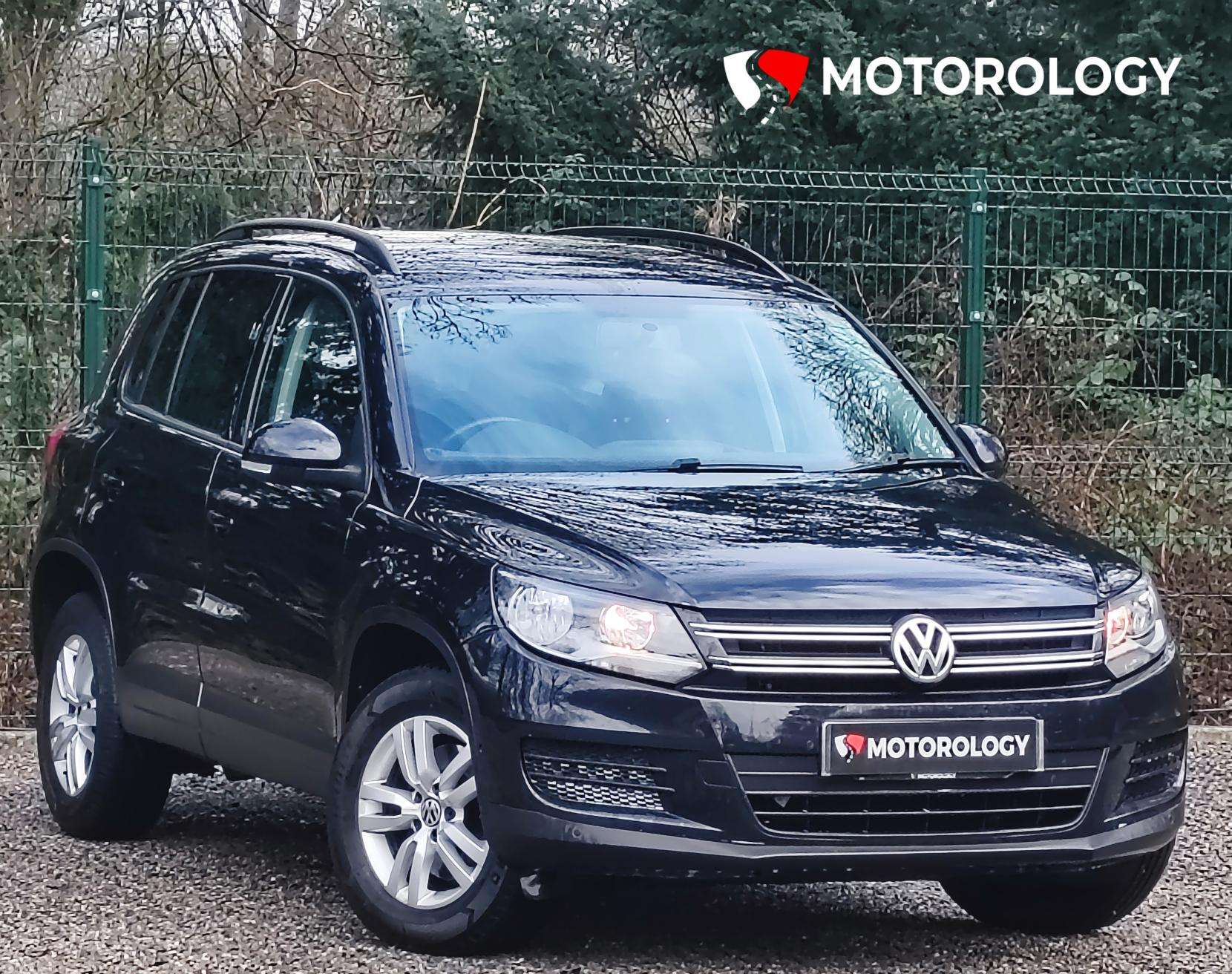 A 2014 VOLKSWAGEN TIGUAN 2.0 TDI BlueMotion Tech S SUV 5dr Diesel DSG 4WD Euro 5 (s/s) (140 ps) A 2014 VOLKSWAGEN TIGUAN 2.0 TDI BlueMotion Tech S SUV 5dr Diesel DSG 4WD Euro 5 (s/s) (140 ps)