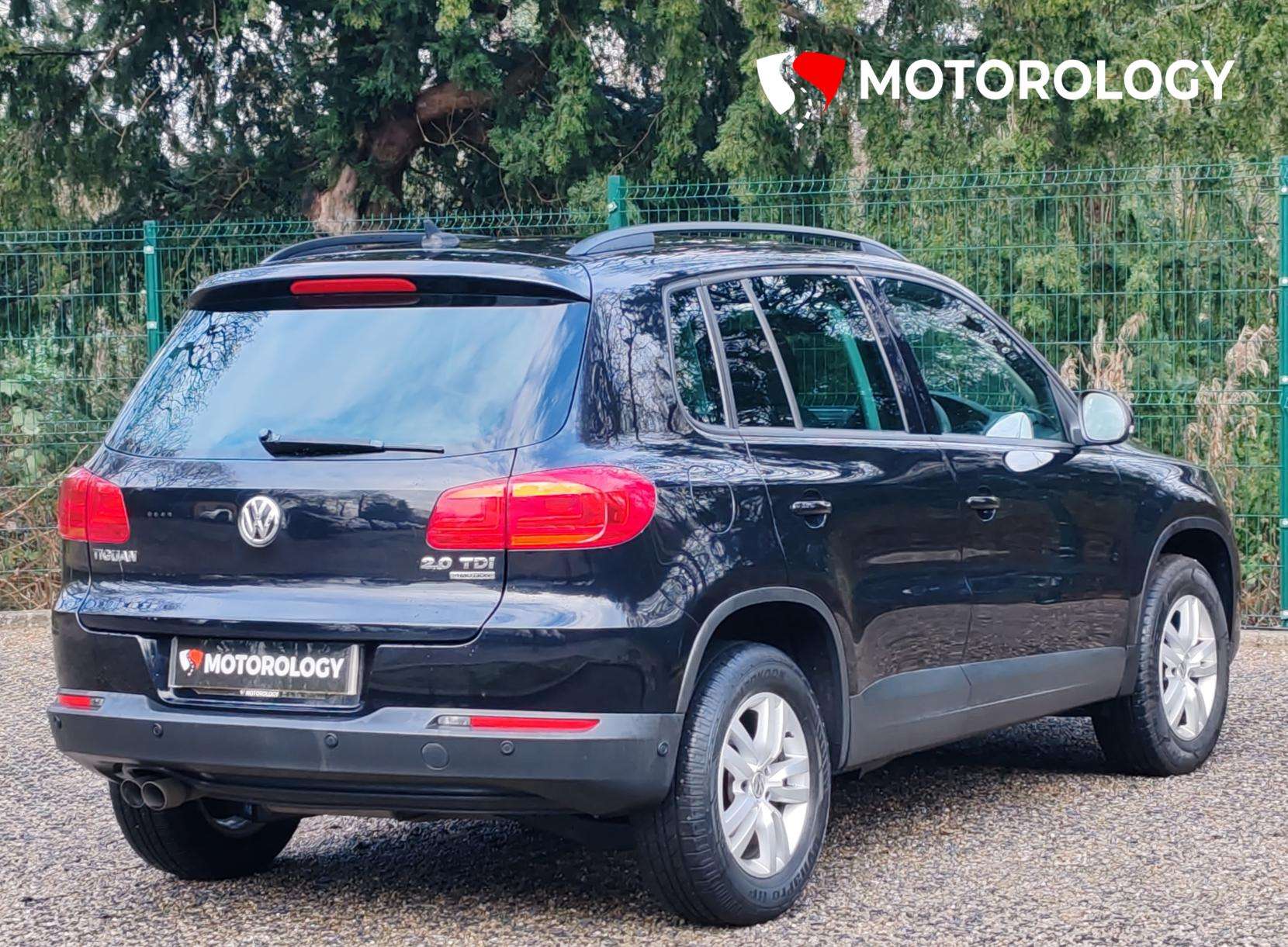 A 2014 VOLKSWAGEN TIGUAN 2.0 TDI BlueMotion Tech S SUV 5dr Diesel DSG 4WD Euro 5 (s/s) (140 ps) A 2014 VOLKSWAGEN TIGUAN 2.0 TDI BlueMotion Tech S SUV 5dr Diesel DSG 4WD Euro 5 (s/s) (140 ps)