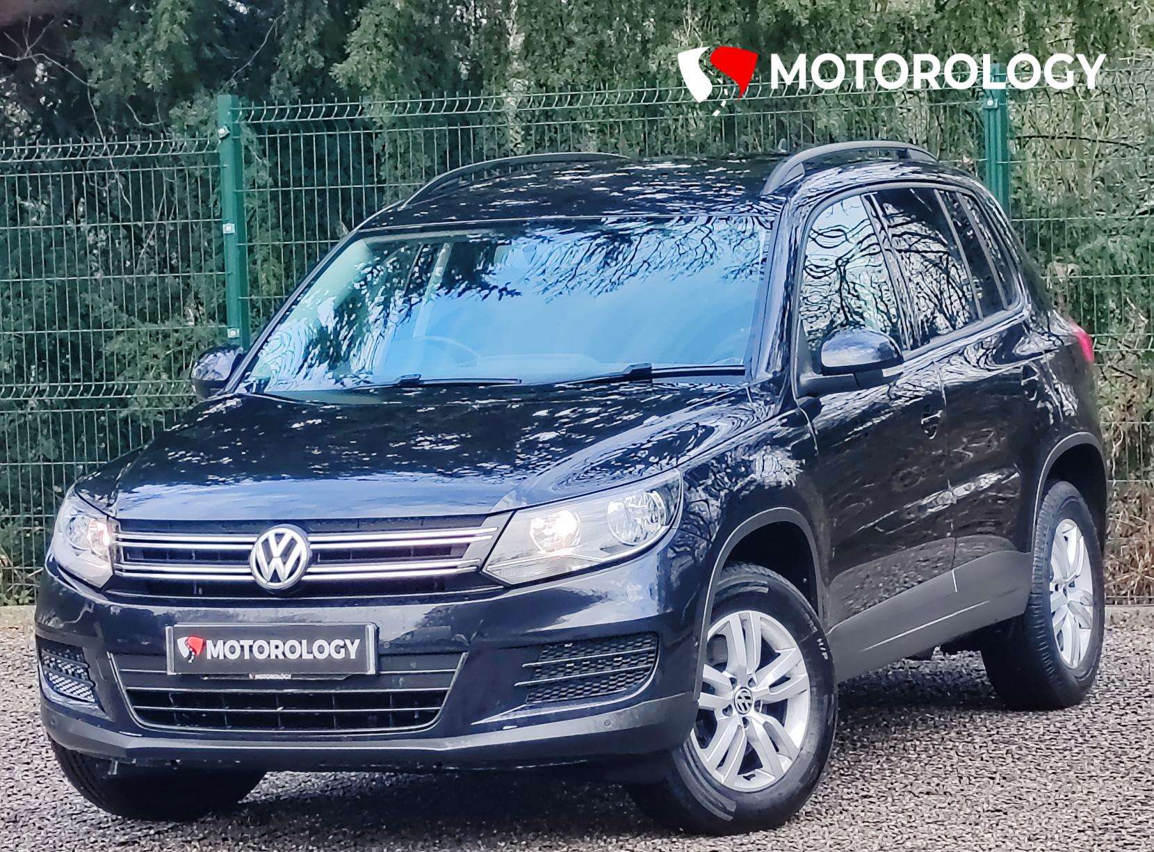 A 2014 VOLKSWAGEN TIGUAN 2.0 TDI BlueMotion Tech S SUV 5dr Diesel DSG 4WD Euro 5 (s/s) (140 ps) A 2014 VOLKSWAGEN TIGUAN 2.0 TDI BlueMotion Tech S SUV 5dr Diesel DSG 4WD Euro 5 (s/s) (140 ps)