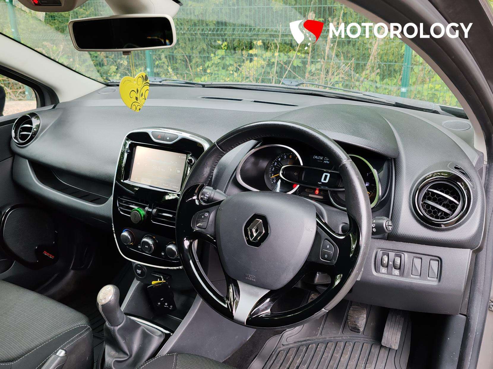 A 2015 RENAULT CLIO 1.2 16V Dynamique Nav Hatchback 5dr Petrol Manual Euro 6 (75 ps) A 2015 RENAULT CLIO 1.2 16V Dynamique Nav Hatchback 5dr Petrol Manual Euro 6 (75 ps)