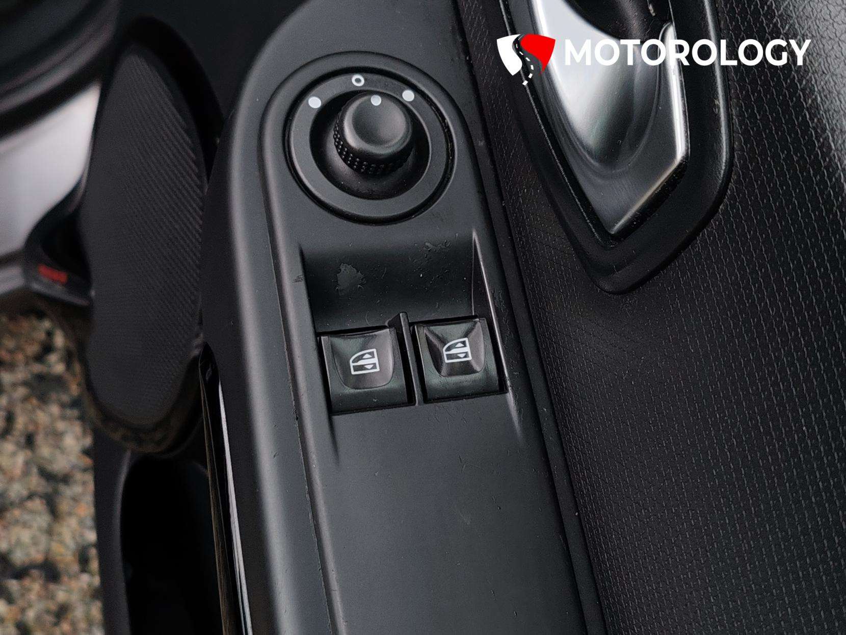 2015 RENAULT CLIO 2015 RENAULT CLIO