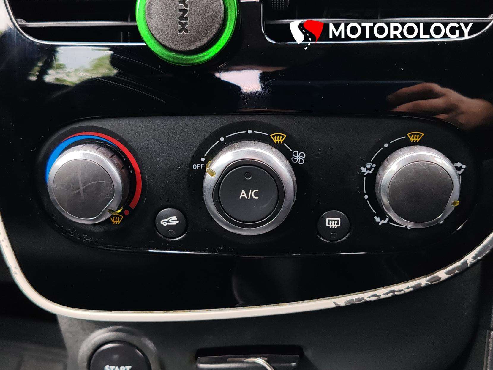 2015 RENAULT CLIO 2015 RENAULT CLIO