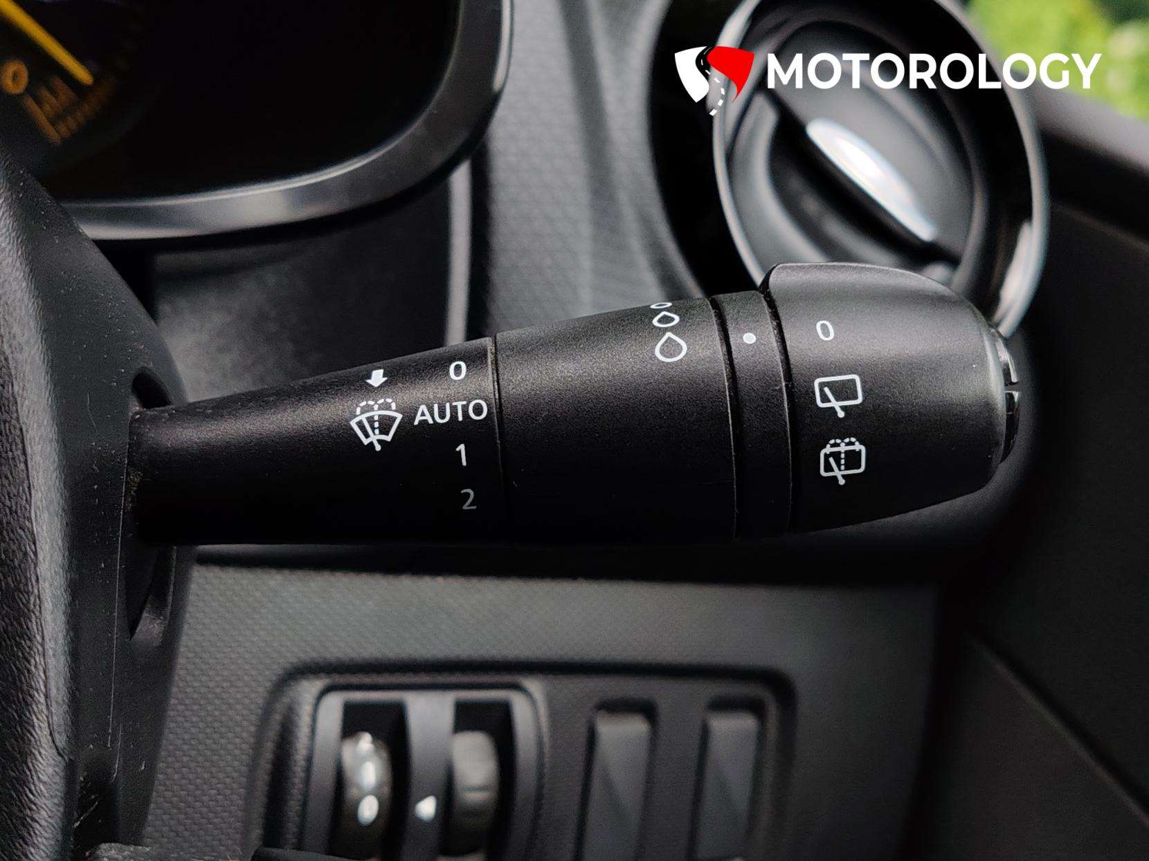 2015 RENAULT CLIO 2015 RENAULT CLIO