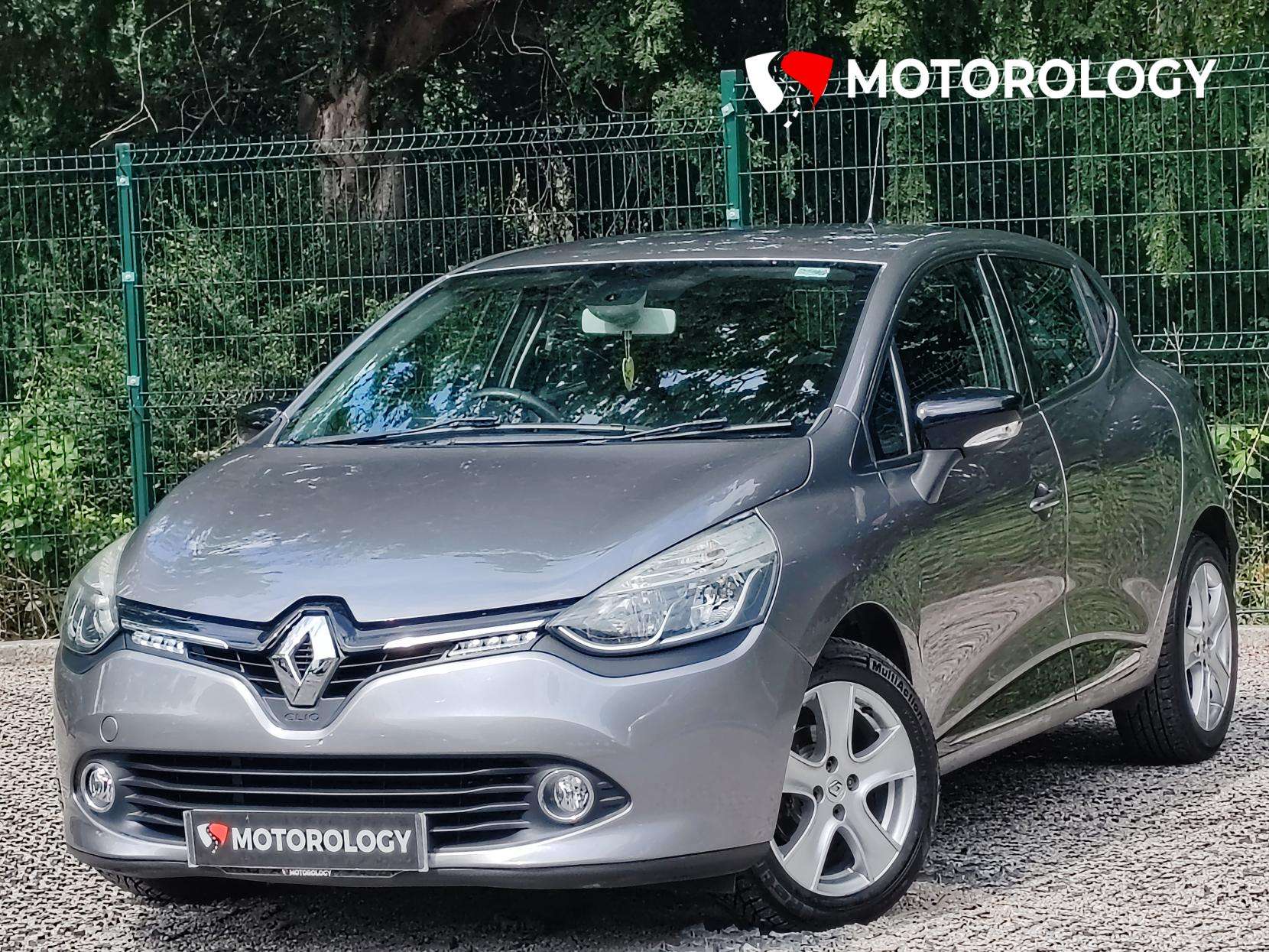 A 2015 RENAULT CLIO 1.2 16V Dynamique Nav Hatchback 5dr Petrol Manual Euro 6 (75 ps) A 2015 RENAULT CLIO 1.2 16V Dynamique Nav Hatchback 5dr Petrol Manual Euro 6 (75 ps)