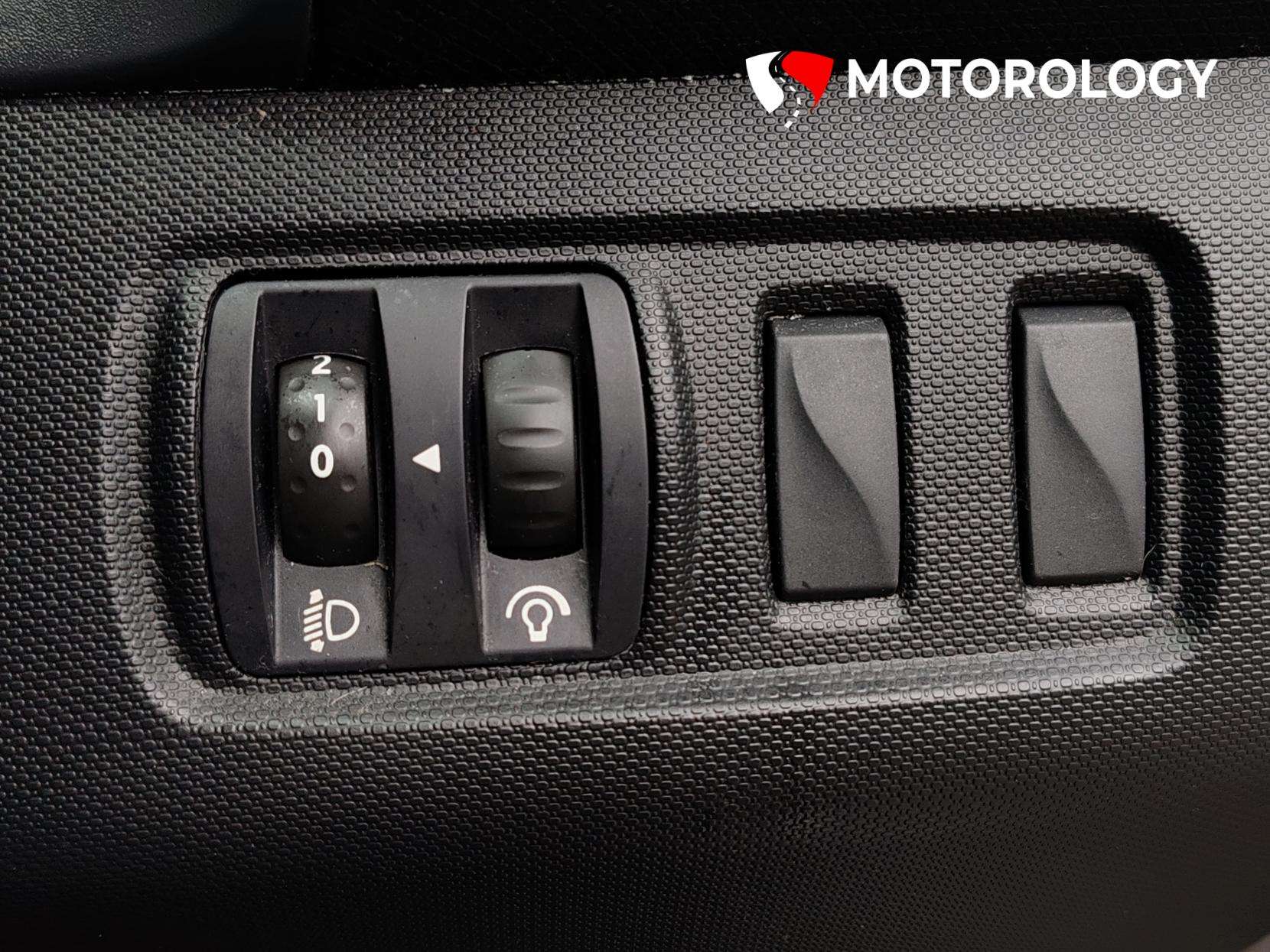 2015 RENAULT CLIO 2015 RENAULT CLIO