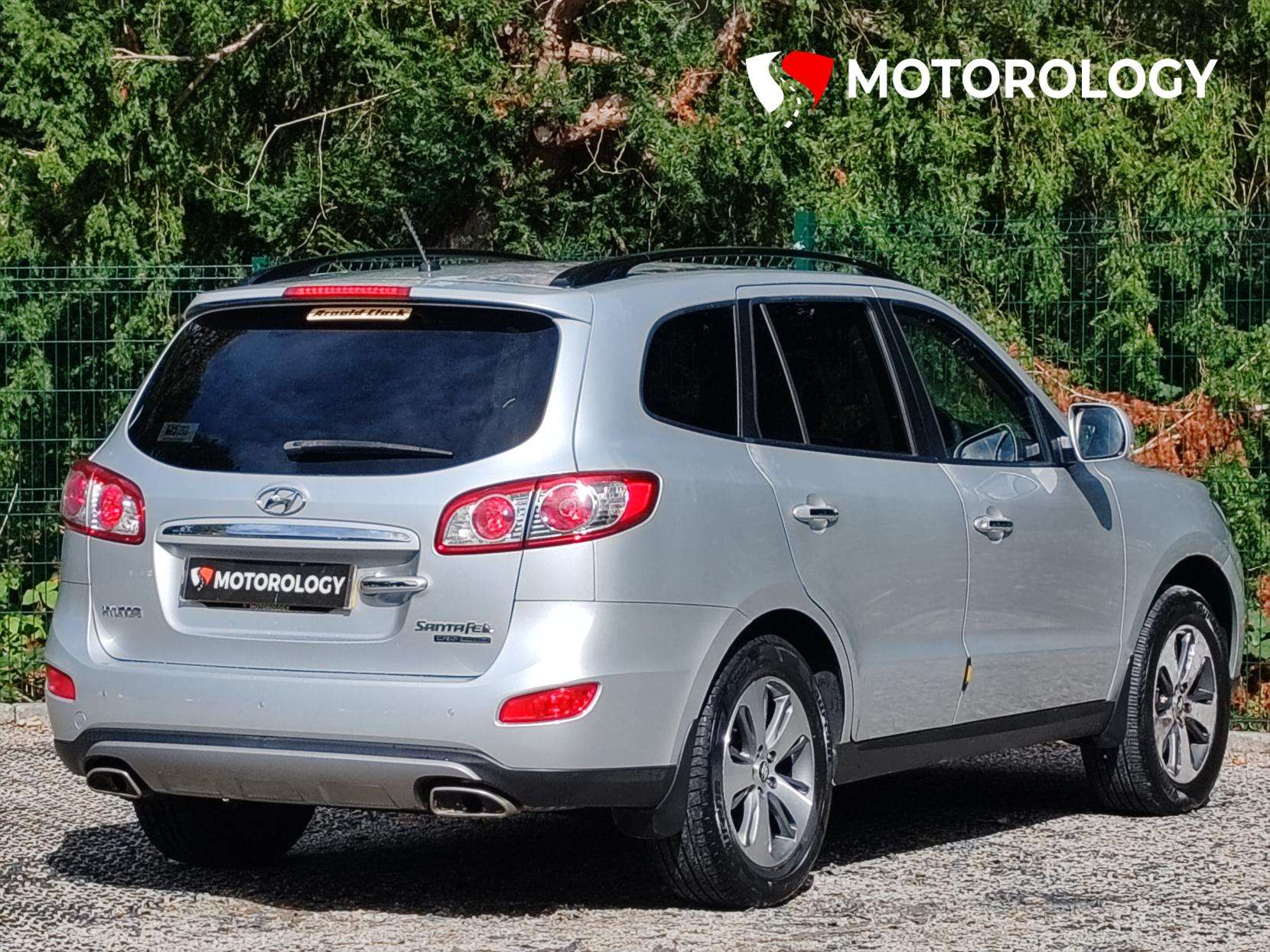 A 2012 HYUNDAI SANTA FE 2.2 CRDi Premium SUV 5dr Diesel Auto 4WD Euro 5 (7 seat) (194 bhp) A 2012 HYUNDAI SANTA FE 2.2 CRDi Premium SUV 5dr Diesel Auto 4WD Euro 5 (7 seat) (194 bhp)