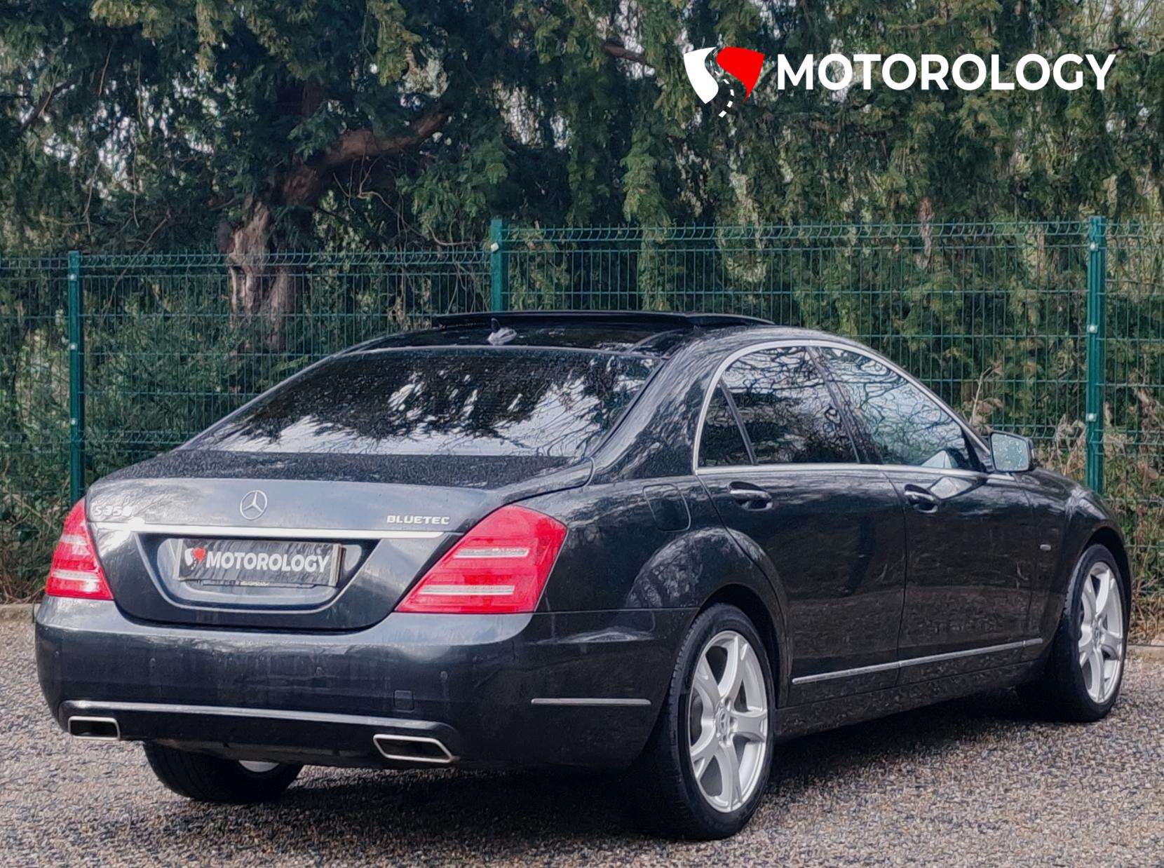 A 2012 MERCEDES-BENZ S CLASS 3.0 S350L V6 BlueTEC Saloon 4dr Diesel G-Tronic+ Euro 6 (s/s) (258 ps) A 2012 MERCEDES-BENZ S CLASS 3.0 S350L V6 BlueTEC Saloon 4dr Diesel G-Tronic+ Euro 6 (s/s) (258 ps)