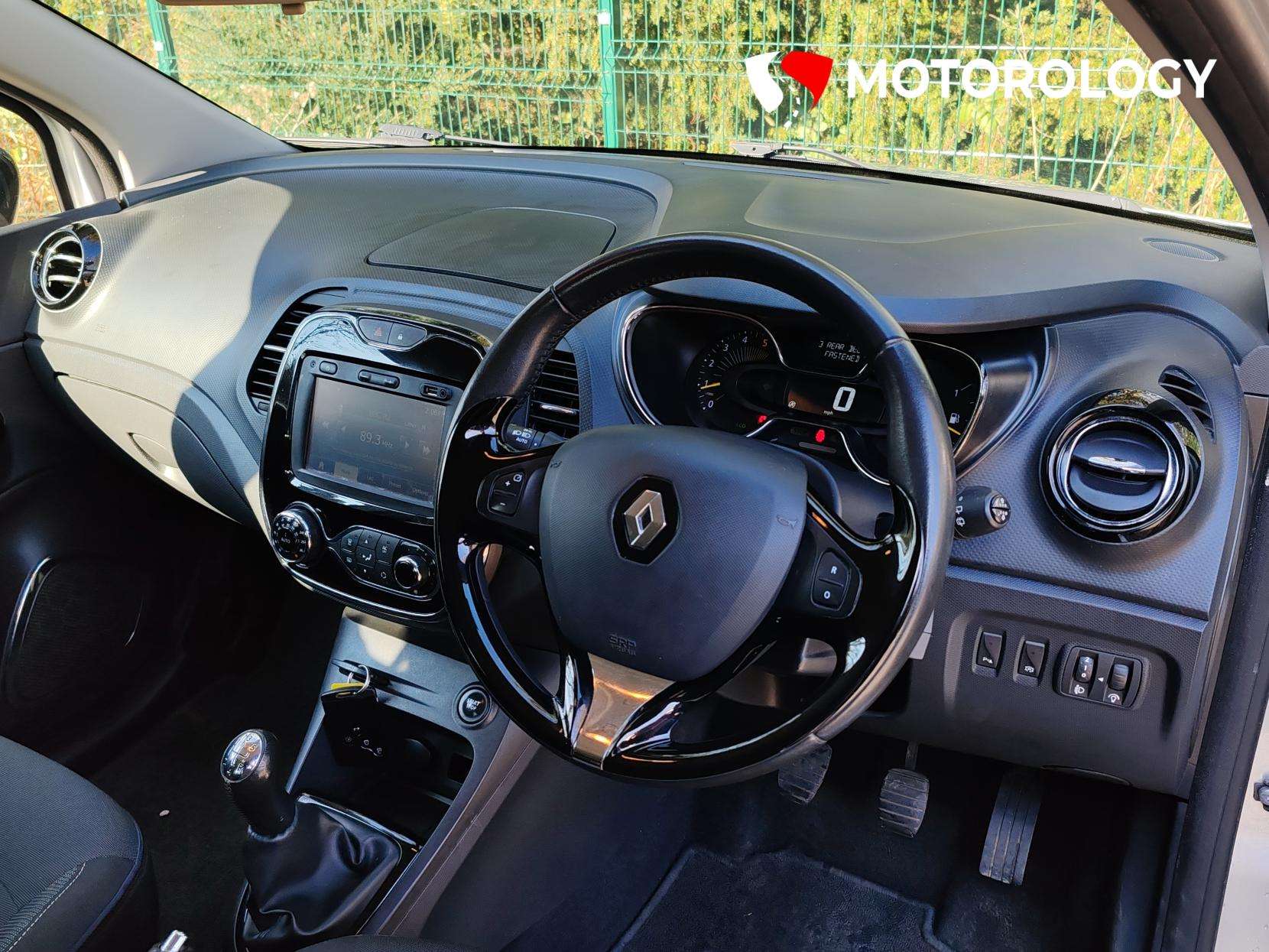 A 2015 RENAULT CAPTUR 1.5 dCi ENERGY Dynamique S Nav SUV 5dr Diesel Manual Euro 6 (s/s) (90 ps) A 2015 RENAULT CAPTUR 1.5 dCi ENERGY Dynamique S Nav SUV 5dr Diesel Manual Euro 6 (s/s) (90 ps)