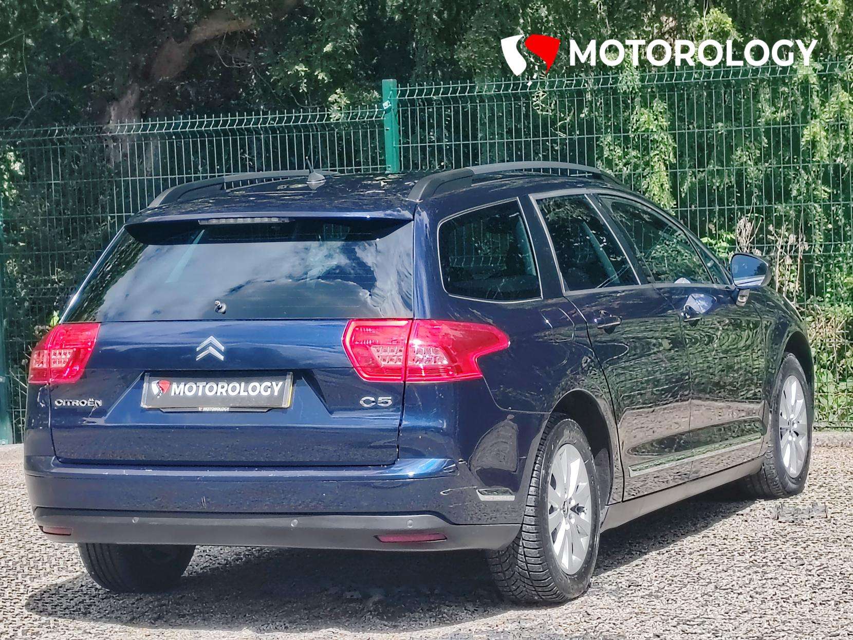 A 2010 CITROEN C5 1.6 HDi VTR+ Estate 5dr Diesel Manual (Nav) (140 g/km, 110 bhp) A 2010 CITROEN C5 1.6 HDi VTR+ Estate 5dr Diesel Manual (Nav) (140 g/km, 110 bhp)