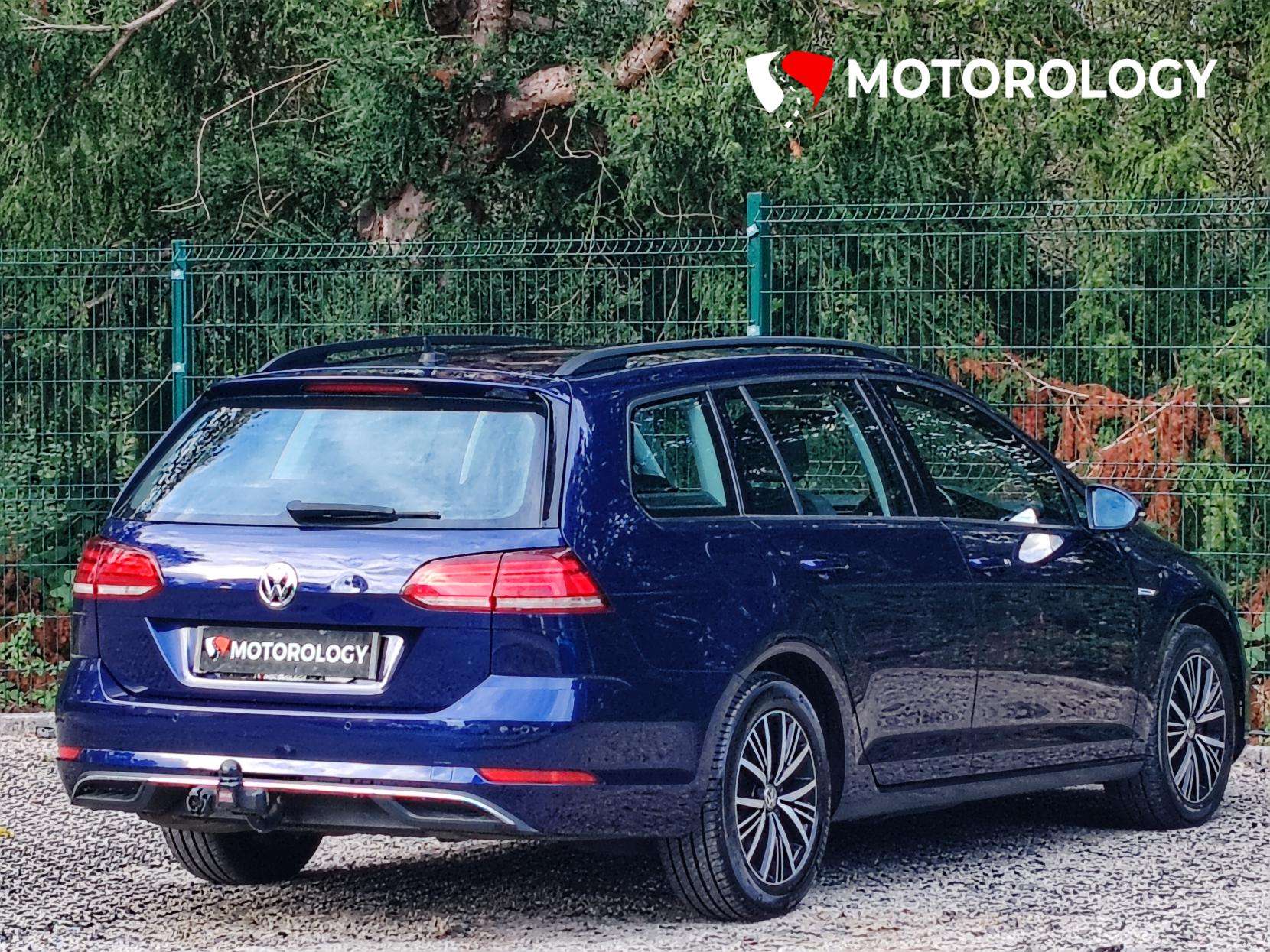 A 2018 VOLKSWAGEN GOLF 1.5 TSI EVO SE Nav Estate 5dr Petrol DSG Euro 6 (s/s) (130 ps) A 2018 VOLKSWAGEN GOLF 1.5 TSI EVO SE Nav Estate 5dr Petrol DSG Euro 6 (s/s) (130 ps)