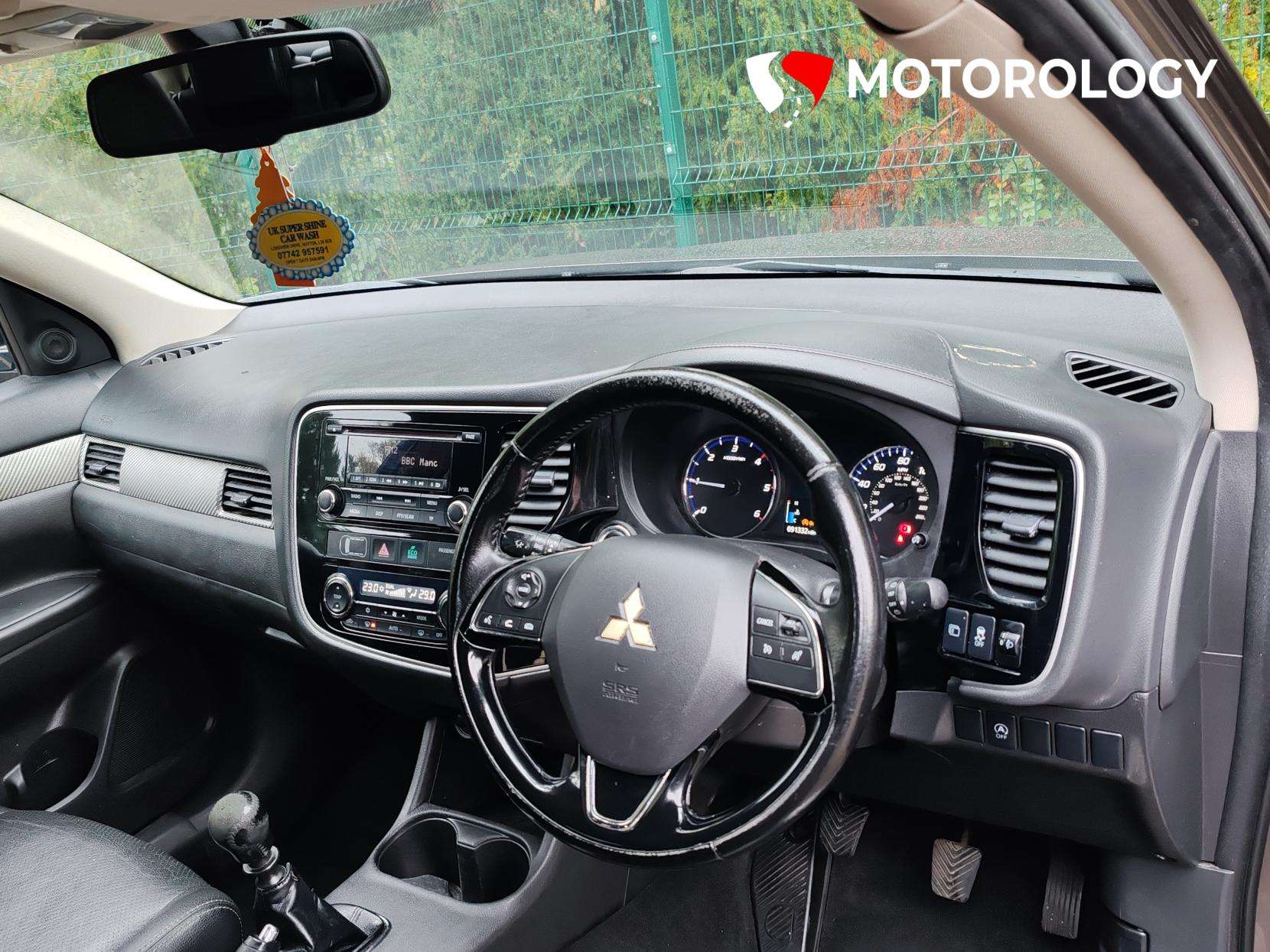 A 2016 MITSUBISHI OUTLANDER 2.2 DI-D GX3 SUV 5dr Diesel Manual 4WD Euro 6 (s/s) (147 ps) A 2016 MITSUBISHI OUTLANDER 2.2 DI-D GX3 SUV 5dr Diesel Manual 4WD Euro 6 (s/s) (147 ps)