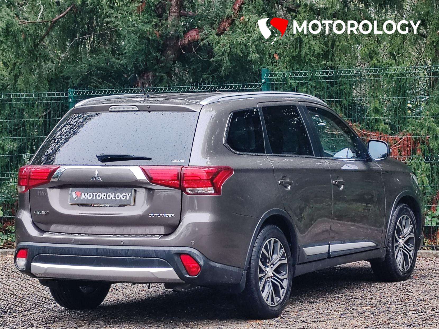 A 2016 MITSUBISHI OUTLANDER 2.2 DI-D GX3 SUV 5dr Diesel Manual 4WD Euro 6 (s/s) (147 ps) A 2016 MITSUBISHI OUTLANDER 2.2 DI-D GX3 SUV 5dr Diesel Manual 4WD Euro 6 (s/s) (147 ps)