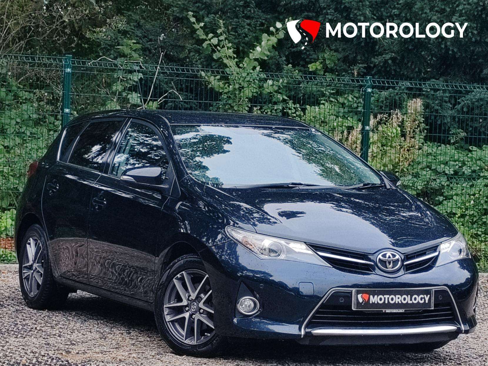 A 2014 TOYOTA AURIS 1.6 V-Matic Icon Plus Hatchback 5dr Petrol Manual Euro 5 (132 ps) A 2014 TOYOTA AURIS 1.6 V-Matic Icon Plus Hatchback 5dr Petrol Manual Euro 5 (132 ps)