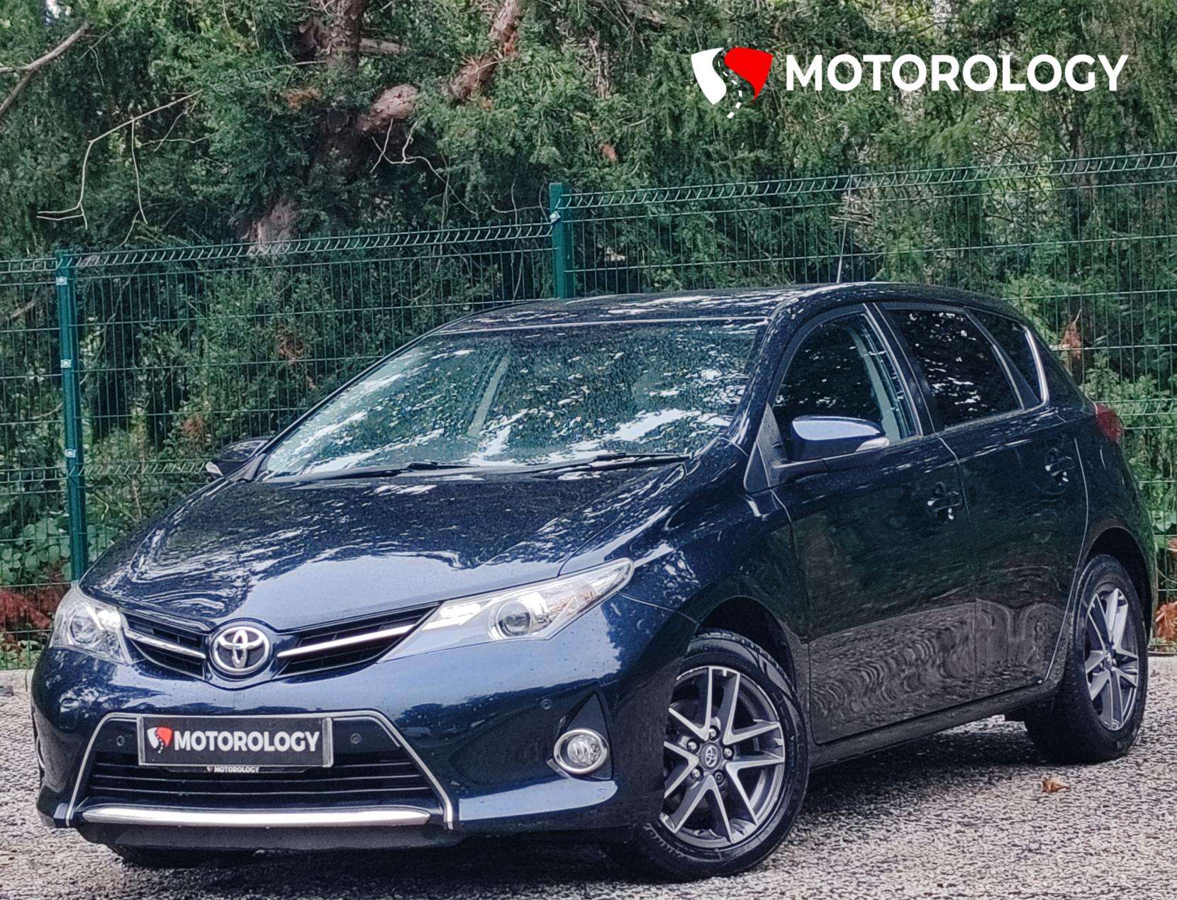 A 2014 TOYOTA AURIS 1.6 V-Matic Icon Plus Hatchback 5dr Petrol Manual Euro 5 (132 ps) A 2014 TOYOTA AURIS 1.6 V-Matic Icon Plus Hatchback 5dr Petrol Manual Euro 5 (132 ps)