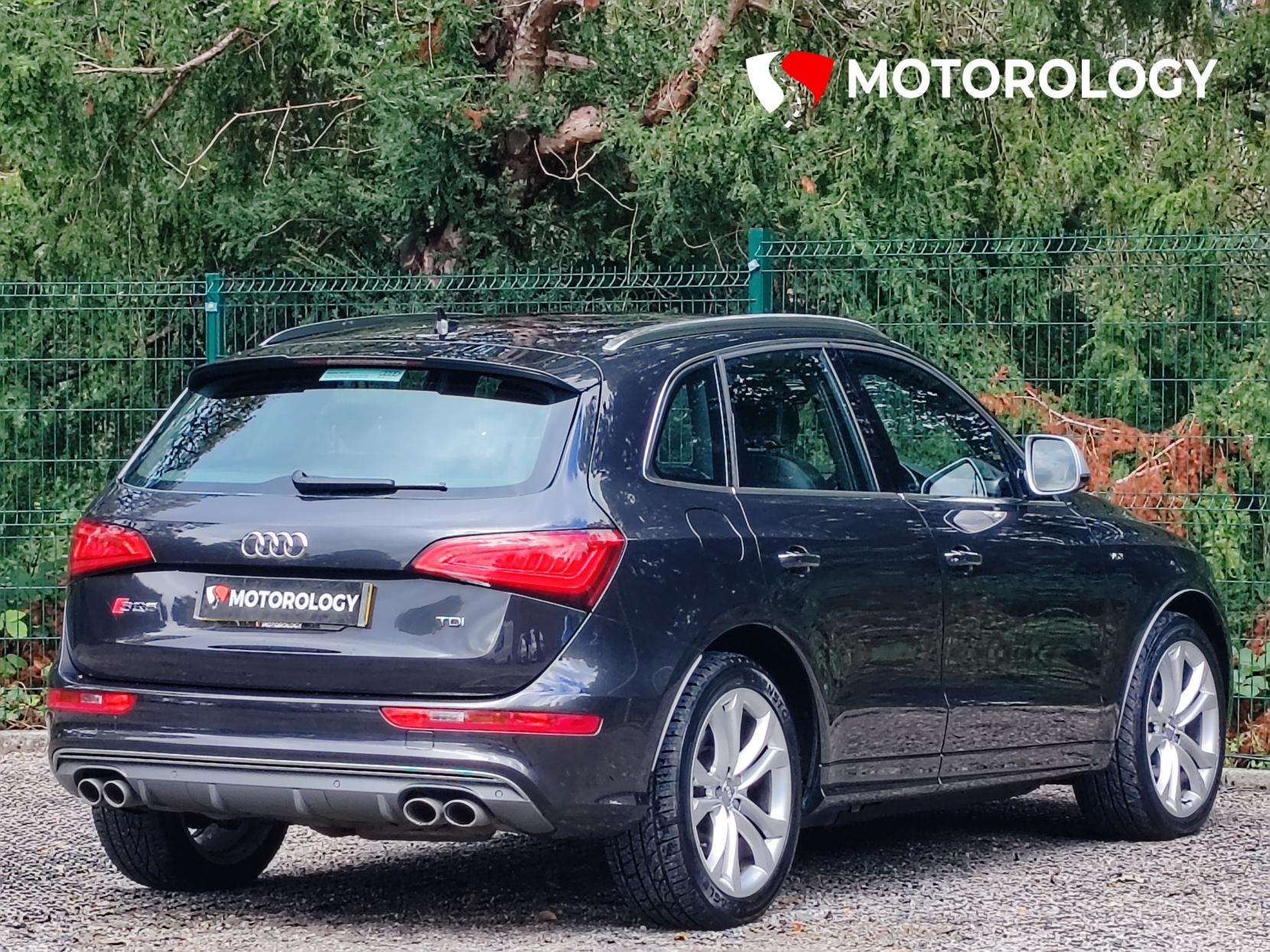 A 2015 AUDI SQ5 3.0 BiTDI V6 SUV 5dr Diesel Tiptronic quattro Euro 5 (s/s) (313 ps) A 2015 AUDI SQ5 3.0 BiTDI V6 SUV 5dr Diesel Tiptronic quattro Euro 5 (s/s) (313 ps)