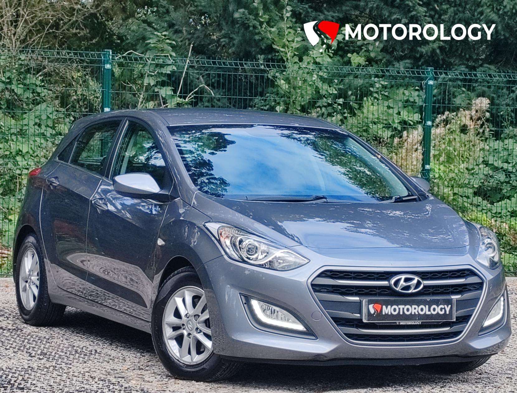 A 2015 HYUNDAI I30 1.6 CRDi Blue Drive SE Hatchback 5dr Diesel Manual Euro 6 (s/s) (110 ps) A 2015 HYUNDAI I30 1.6 CRDi Blue Drive SE Hatchback 5dr Diesel Manual Euro 6 (s/s) (110 ps)