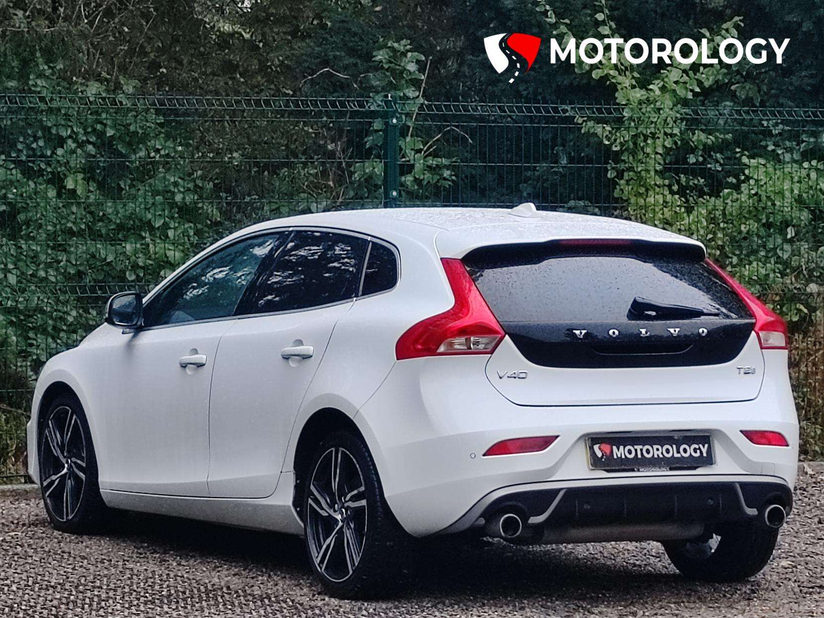 2017 VOLVO V40 2017 VOLVO V40