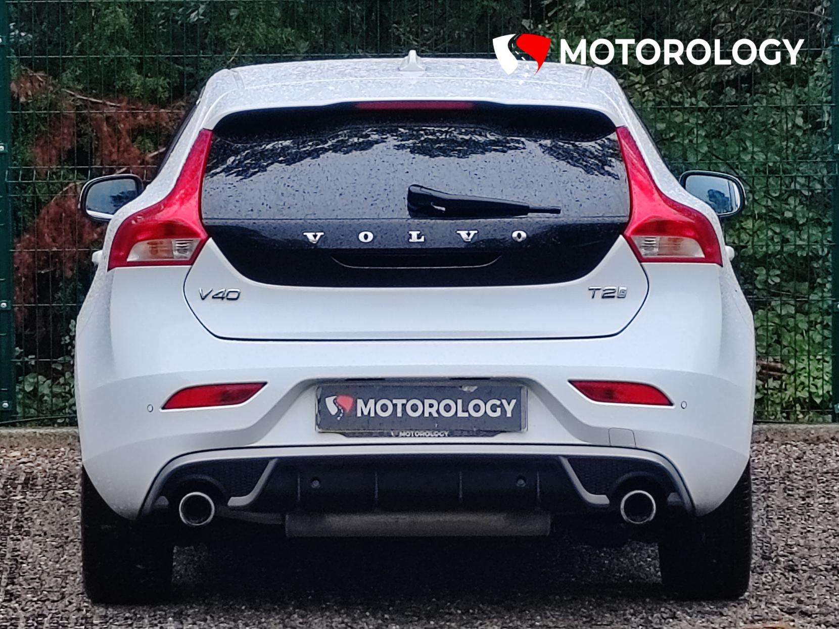 2017 VOLVO V40 2017 VOLVO V40