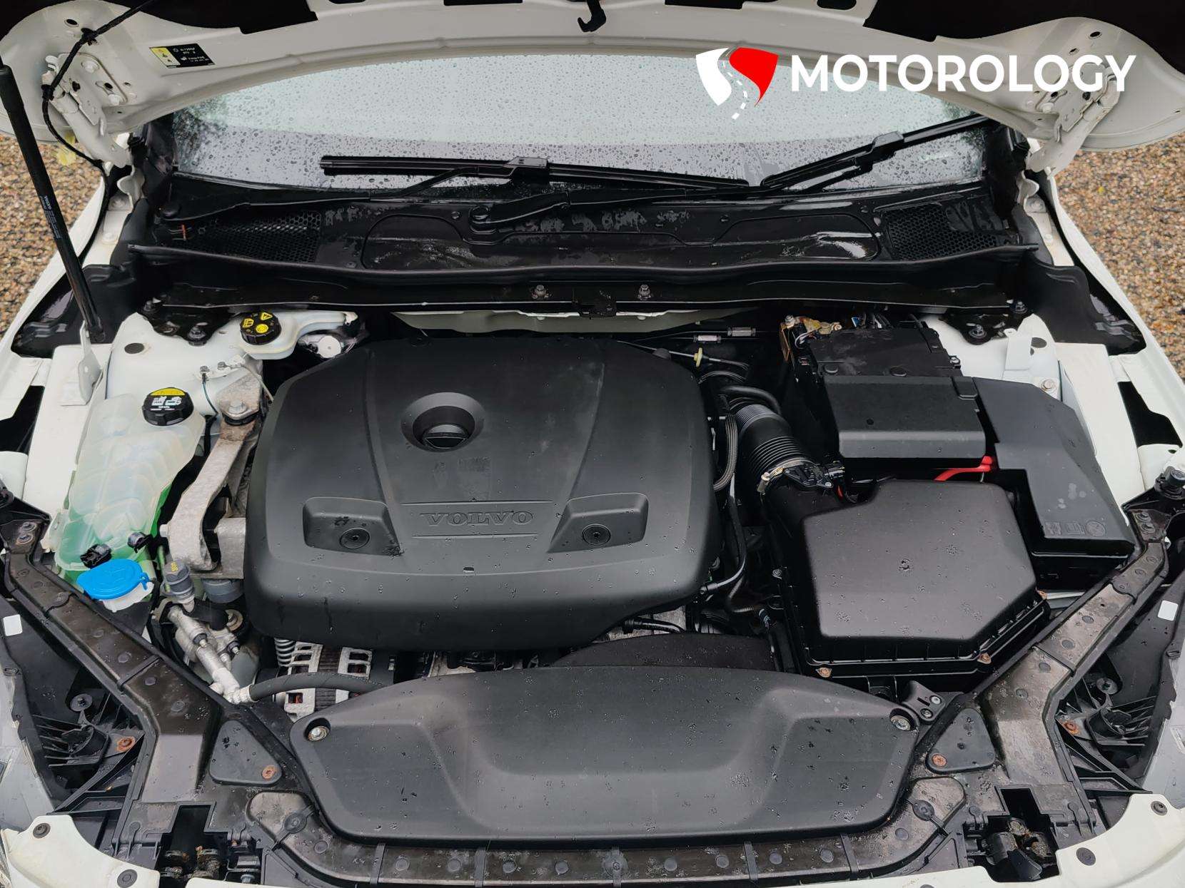 2017 VOLVO V40 2017 VOLVO V40
