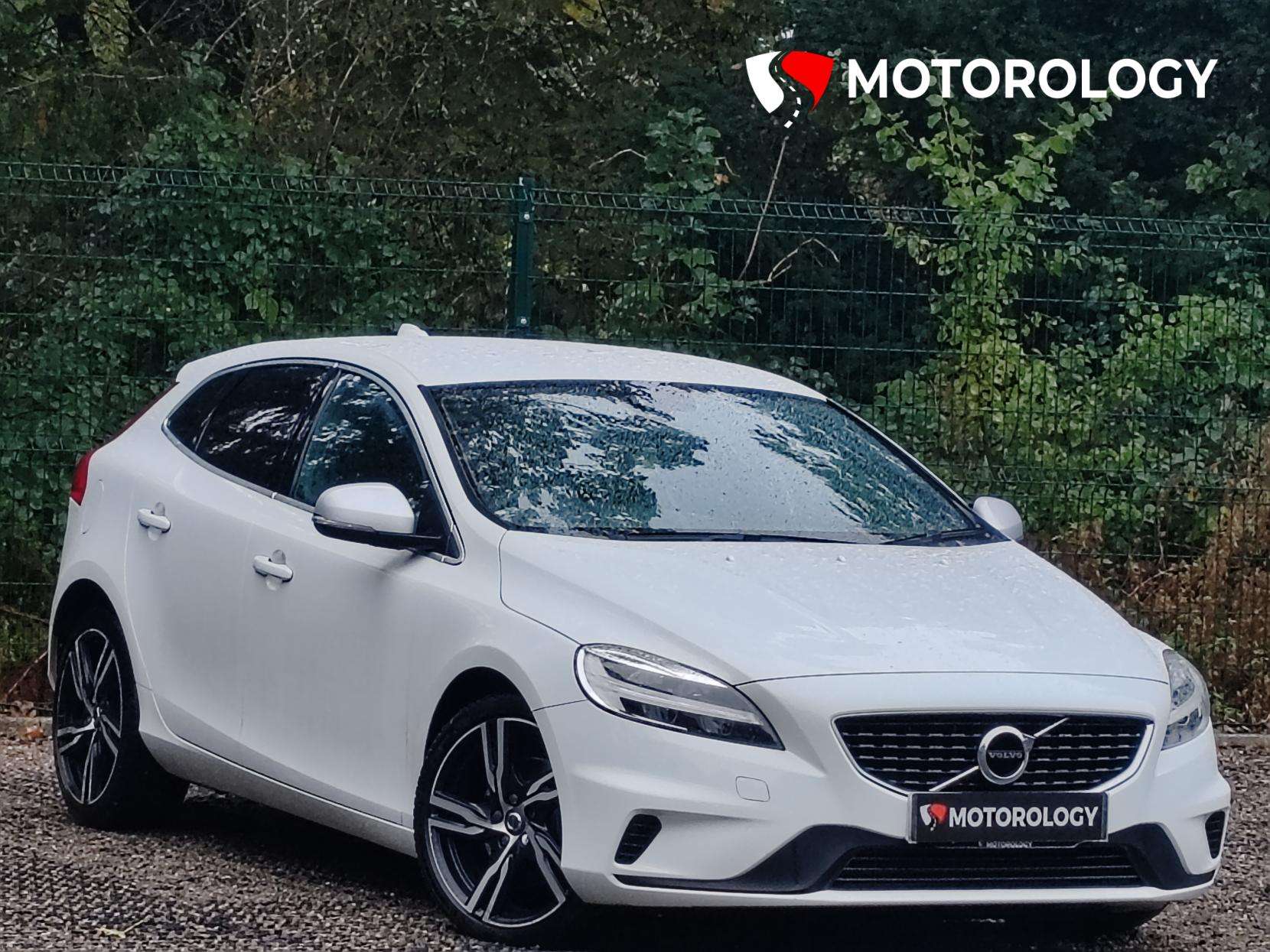 A 2017 VOLVO V40 2.0 T2 R-Design Pro Hatchback 5dr Petrol Manual Euro 6 (s/s) (122 ps) A 2017 VOLVO V40 2.0 T2 R-Design Pro Hatchback 5dr Petrol Manual Euro 6 (s/s) (122 ps)