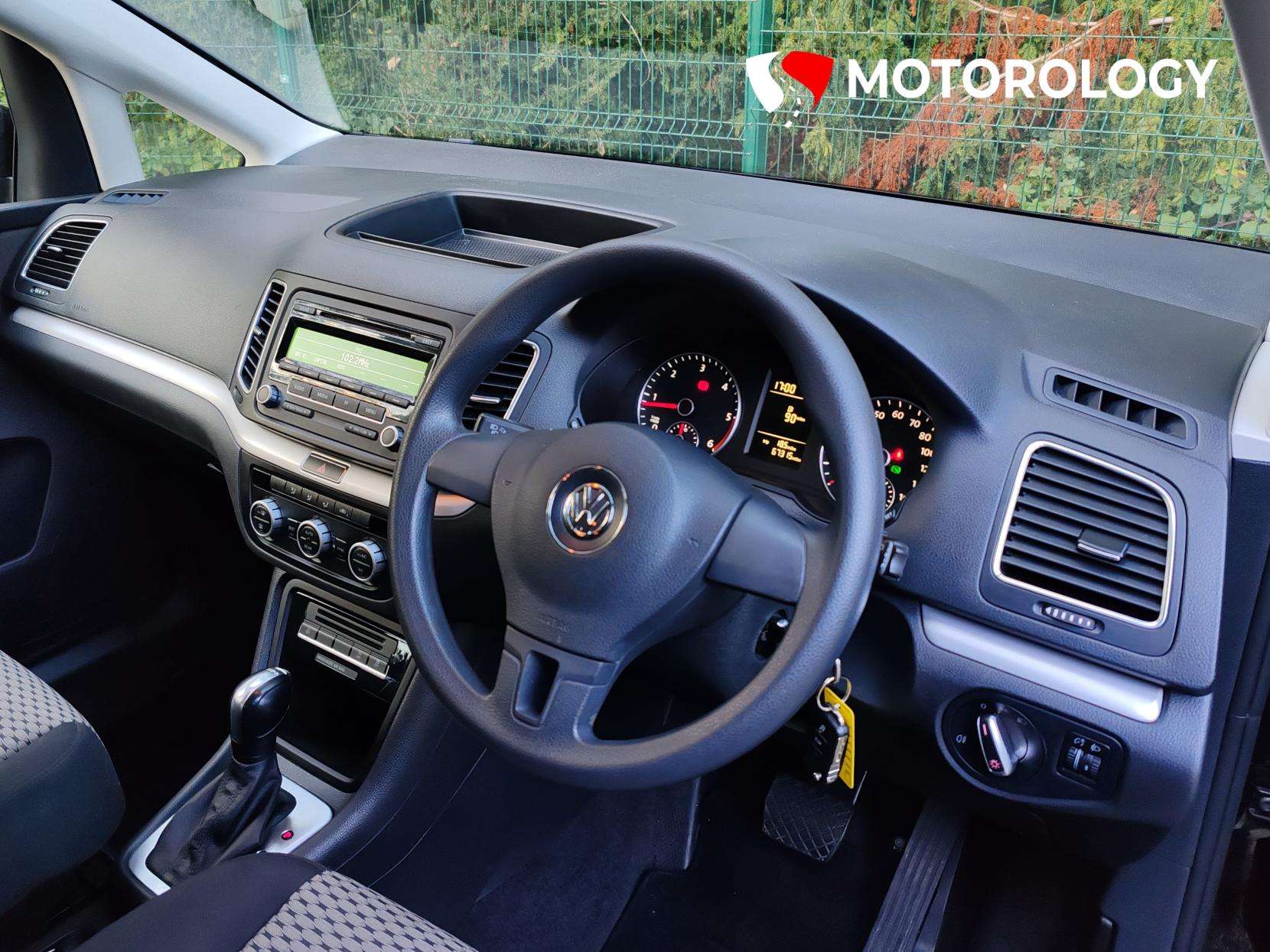 A 2015 VOLKSWAGEN SHARAN 2.0 TDI BlueMotion Tech S MPV 5dr Diesel DSG Euro 5 (s/s) (140 ps) A 2015 VOLKSWAGEN SHARAN 2.0 TDI BlueMotion Tech S MPV 5dr Diesel DSG Euro 5 (s/s) (140 ps)