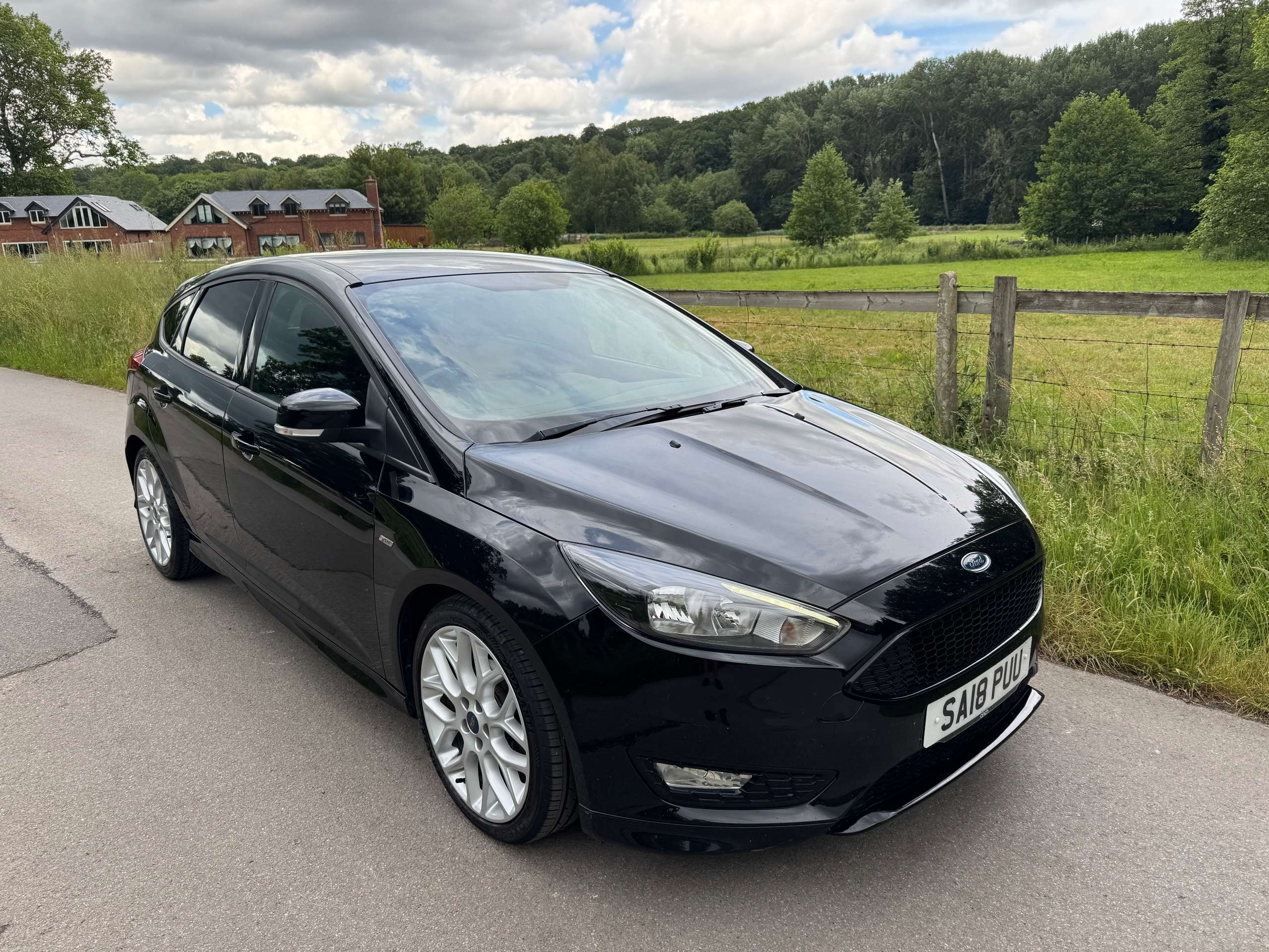 A 2018 FORD FOCUS 1.0T EcoBoost ST-Line Hatchback 5dr Petrol Manual Euro 6 (s/s) (140 ps) A 2018 FORD FOCUS 1.0T EcoBoost ST-Line Hatchback 5dr Petrol Manual Euro 6 (s/s) (140 ps)
