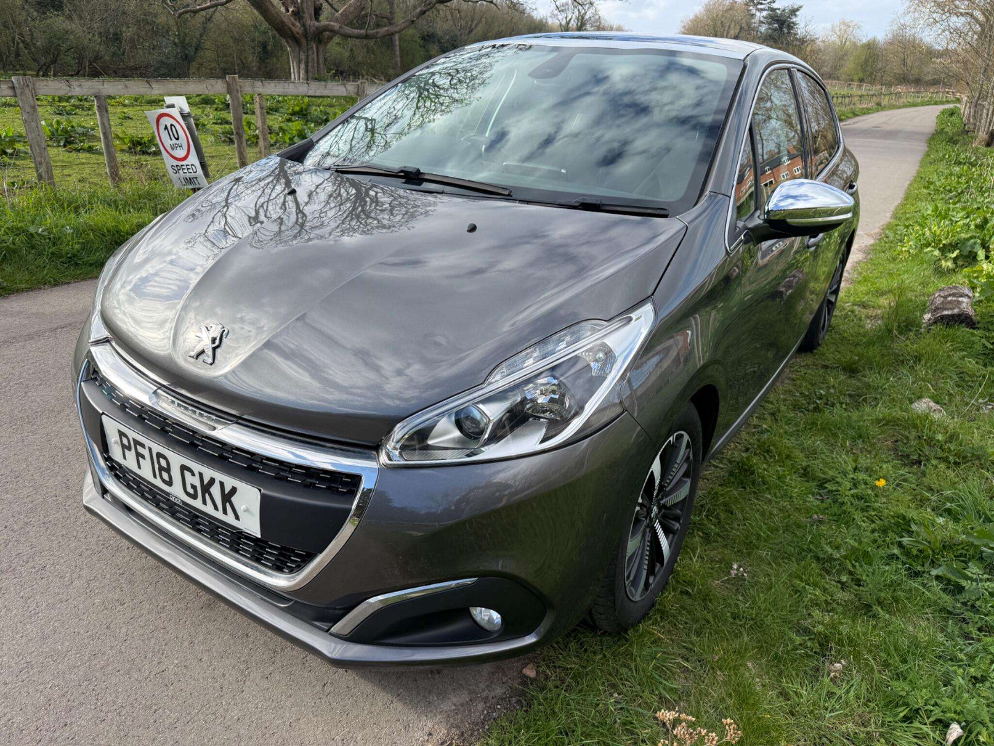 A 2018 PEUGEOT 208 1.2 PureTech Allure Premium Euro 6 (s/s) 5dr A 2018 PEUGEOT 208 1.2 PureTech Allure Premium Euro 6 (s/s) 5dr