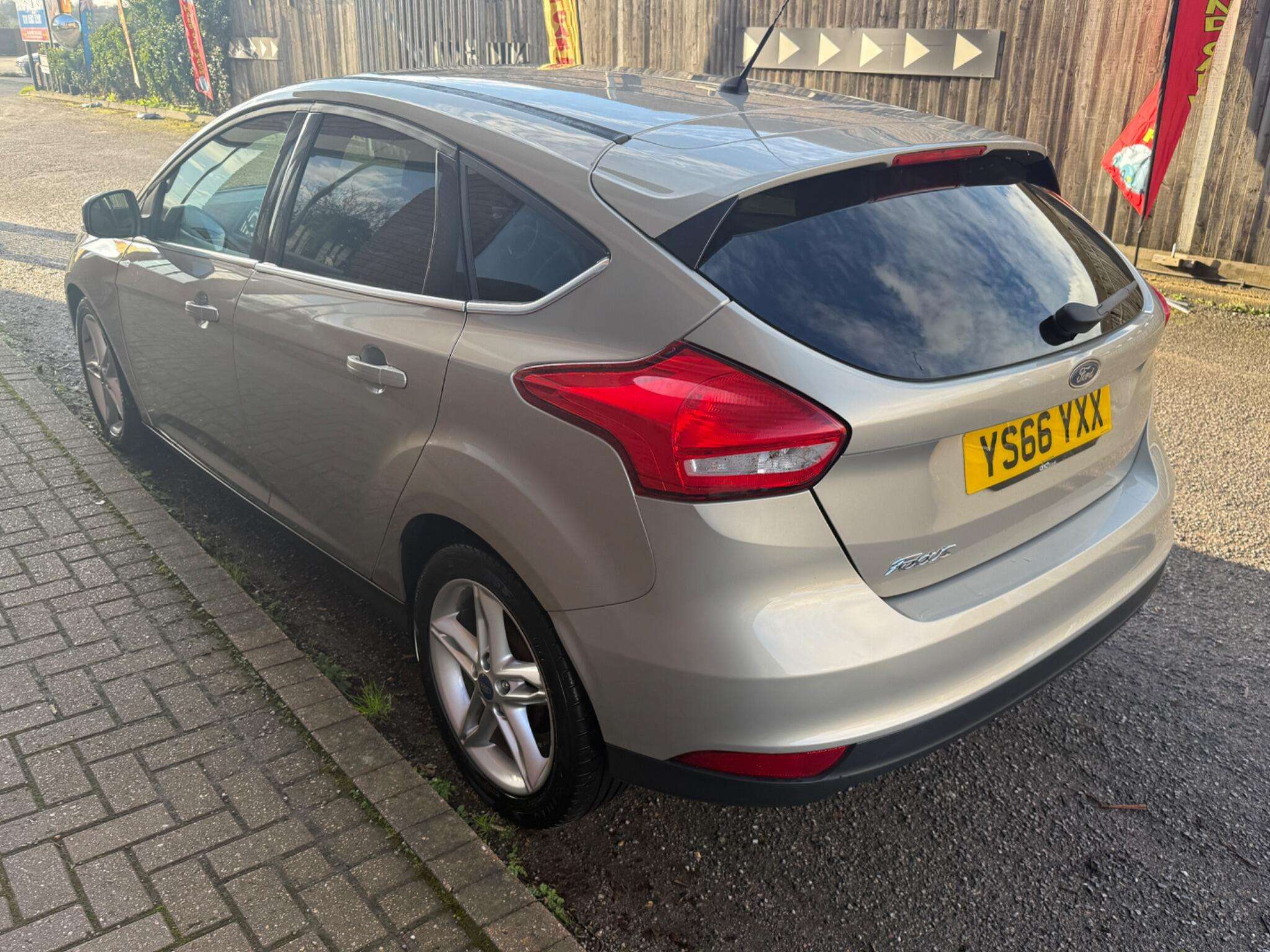 A 2016 FORD FOCUS 1.5 TDCi Zetec Euro 6 (s/s) 5dr A 2016 FORD FOCUS 1.5 TDCi Zetec Euro 6 (s/s) 5dr