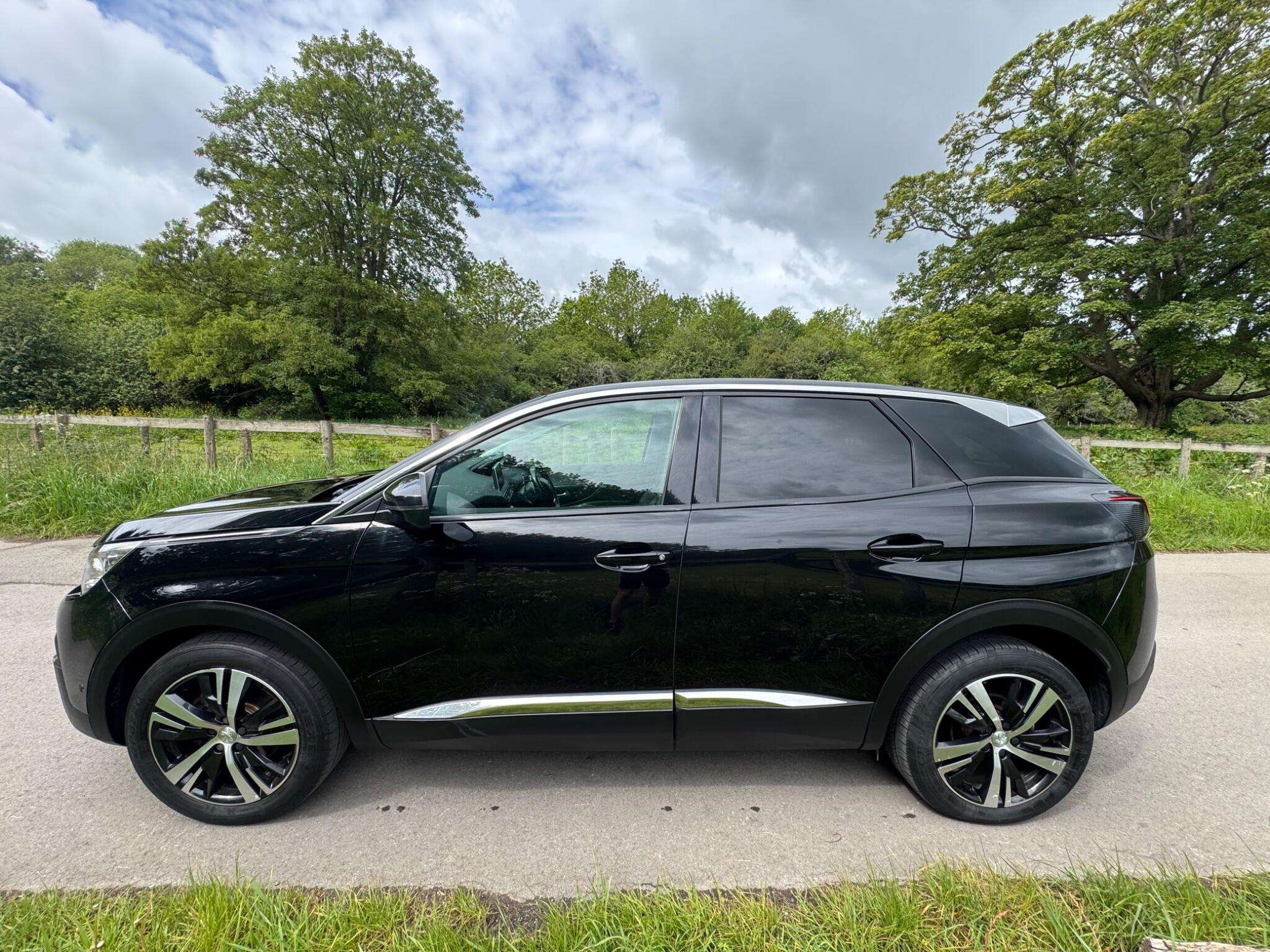 A 2018 PEUGEOT 3008 1.2 PureTech Allure Euro 6 (s/s) 5dr A 2018 PEUGEOT 3008 1.2 PureTech Allure Euro 6 (s/s) 5dr
