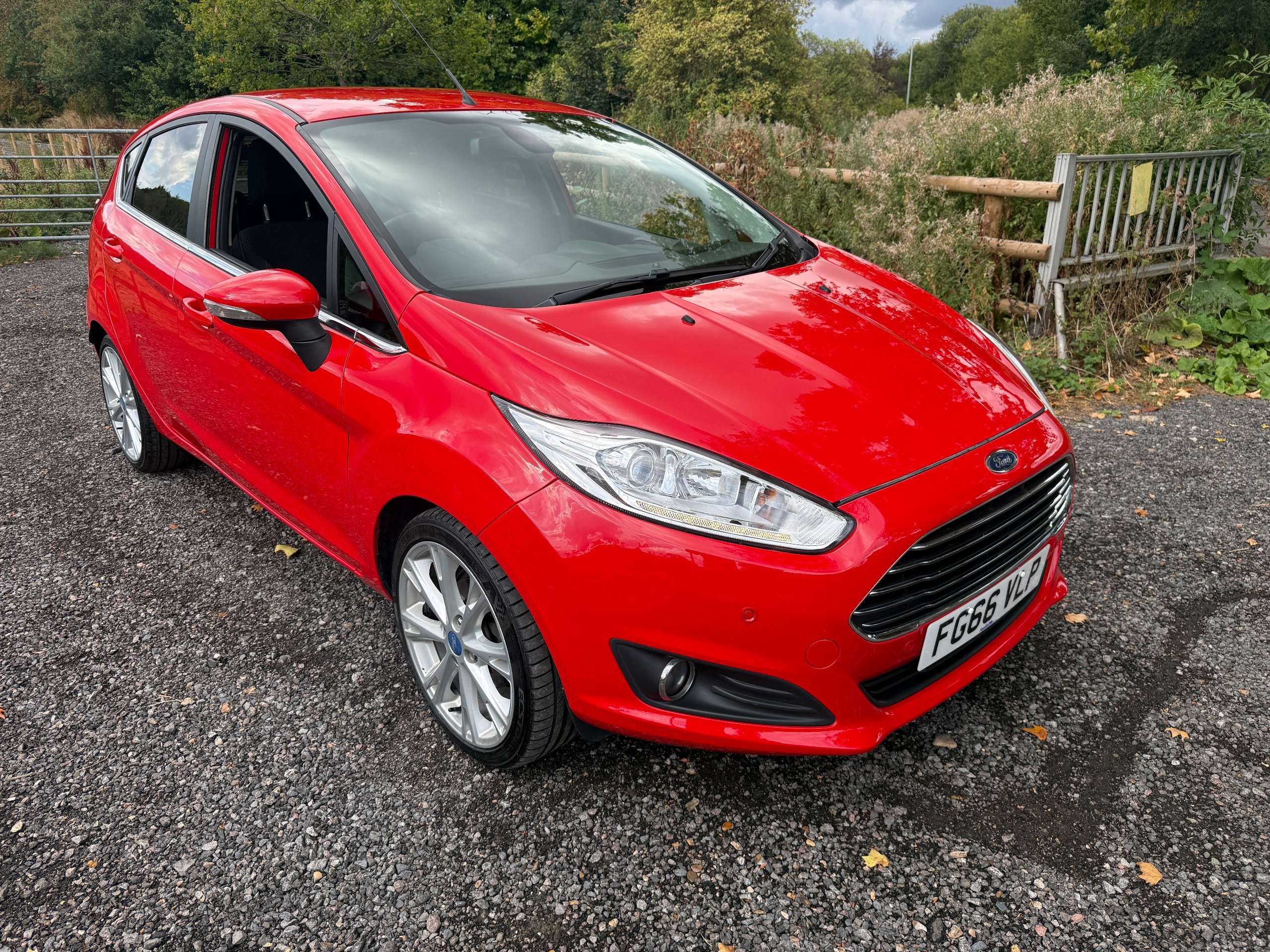 A 2016 FORD FIESTA 1.0T EcoBoost Titanium Hatchback 5dr Petrol Manual Euro 6 (s/s) (100 ps) A 2016 FORD FIESTA 1.0T EcoBoost Titanium Hatchback 5dr Petrol Manual Euro 6 (s/s) (100 ps)