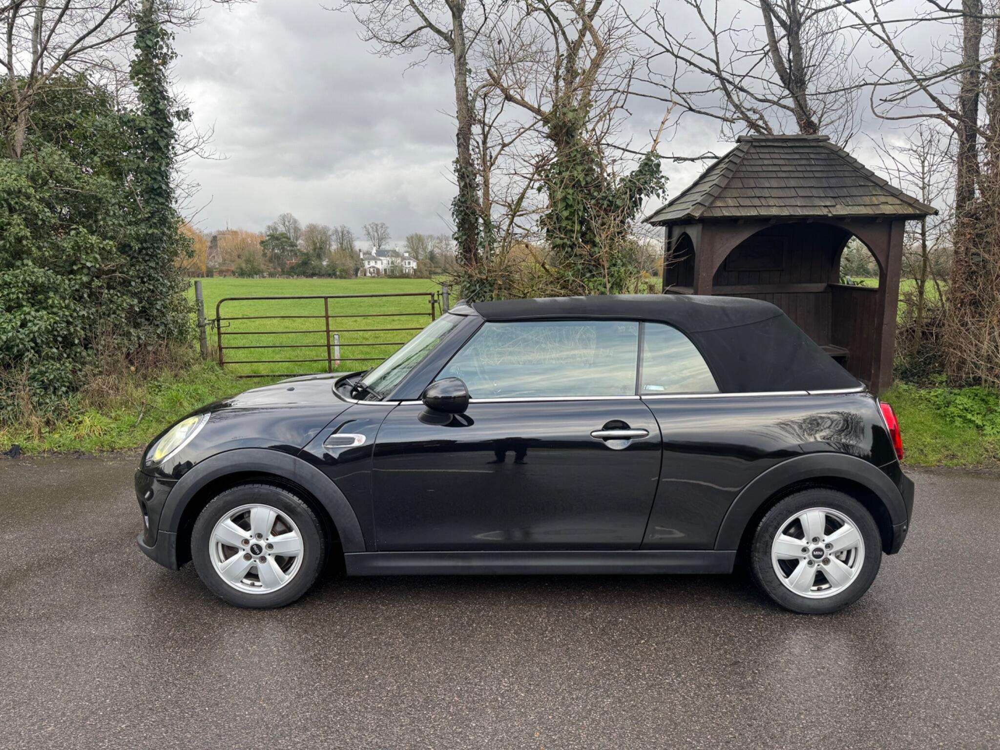 A 2018 MINI CONVERTIBLE 1.5 Cooper Euro 6 (s/s) 2dr A 2018 MINI CONVERTIBLE 1.5 Cooper Euro 6 (s/s) 2dr